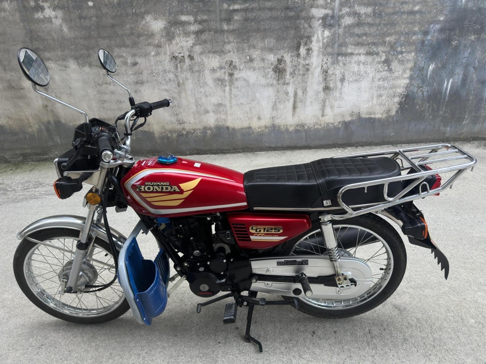 23年4月上牌,五羊本田男装cg125出售,九九成新,手续齐全
