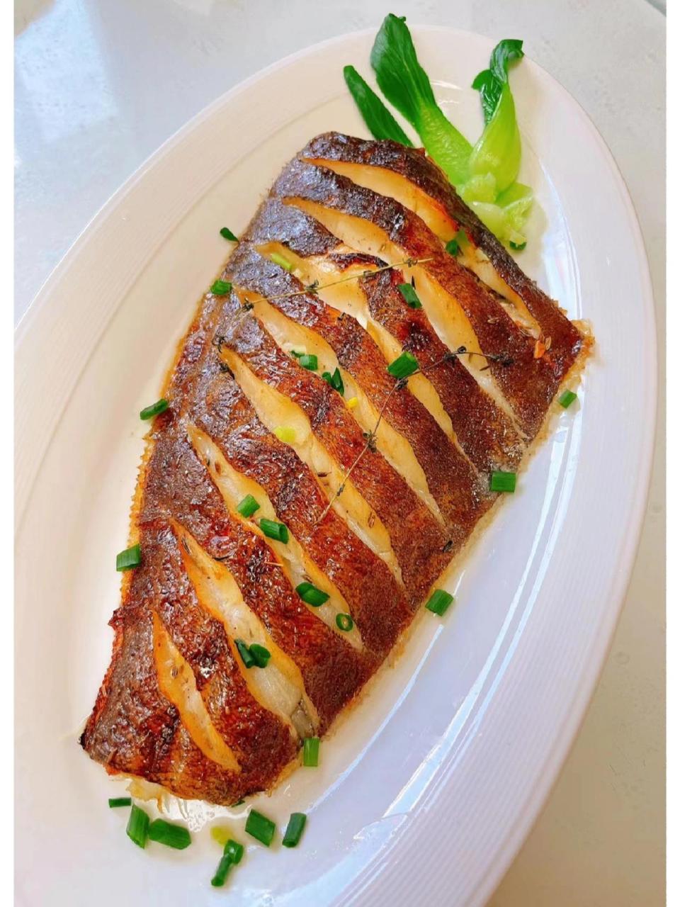 鲽鱼这样做超好吃97神仙做法烤鲽鱼96  蝶鱼身一个,解冻,剪去鱼鳍