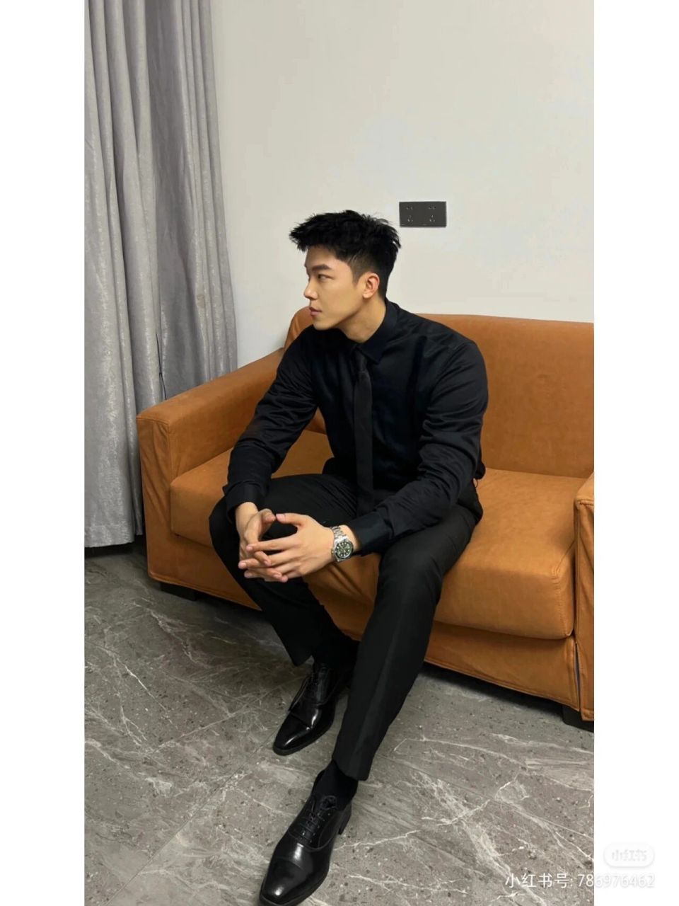 因为李成宇的正装,搞得我这一直在看正装, 第一次穿正装感觉还行,就是