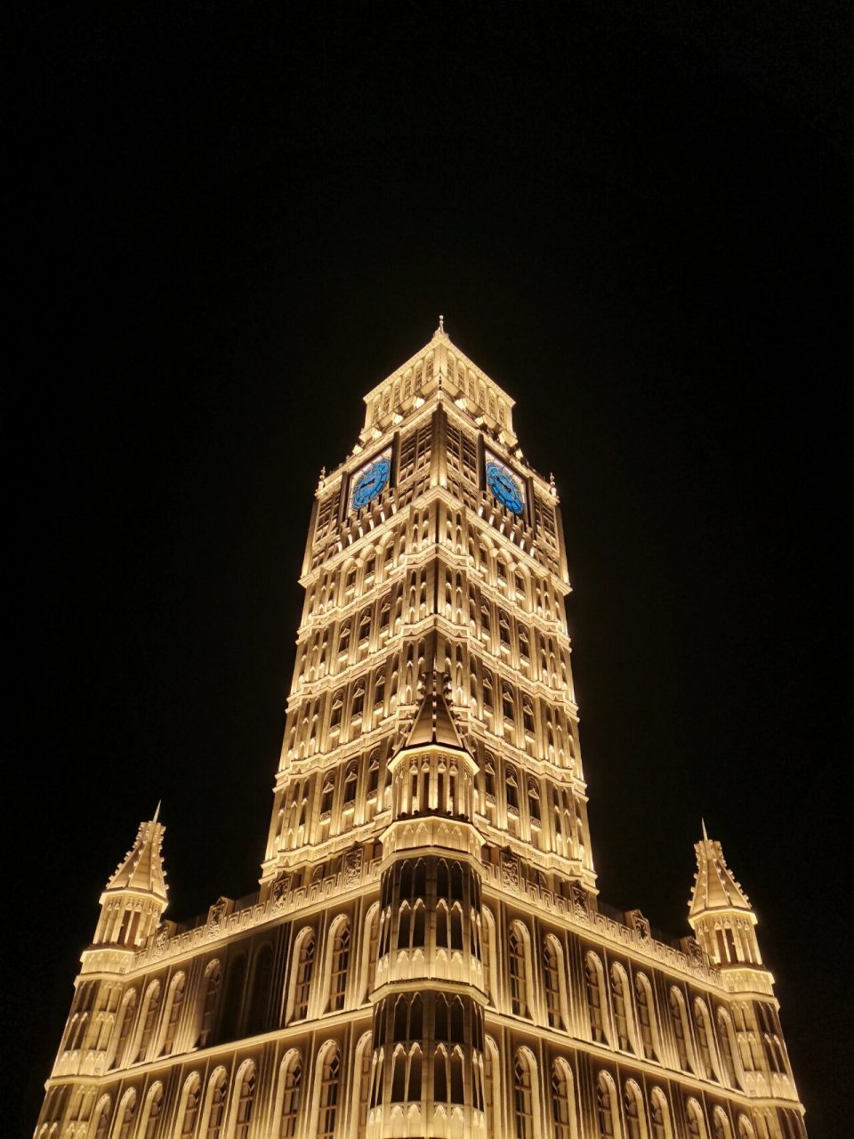 红河开远钟楼 名为"凤凰楼"的欧式建筑,坐落于红河州开远市,从昆明坐1