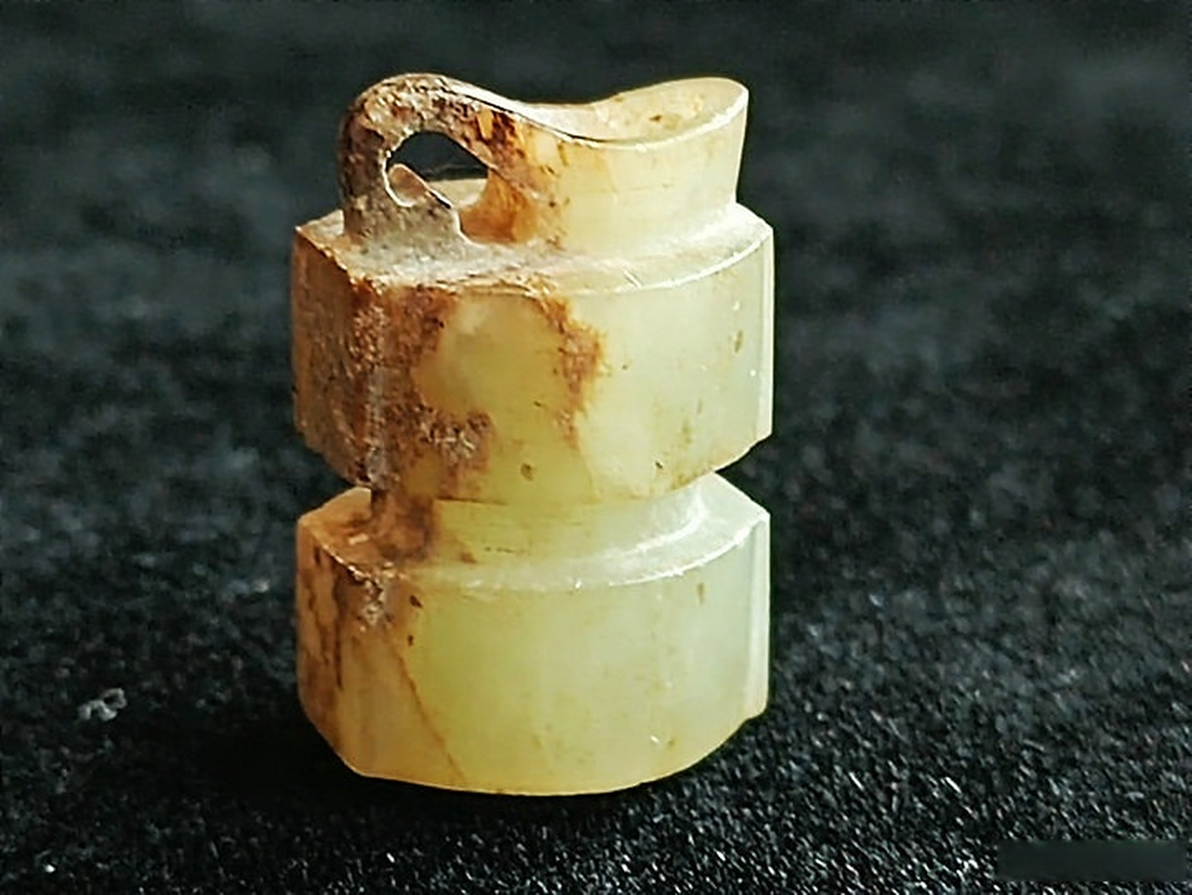 古玉居珍藏# 汉时的司南佩,顶部是镂空的司南,下部是玉胜而非市井