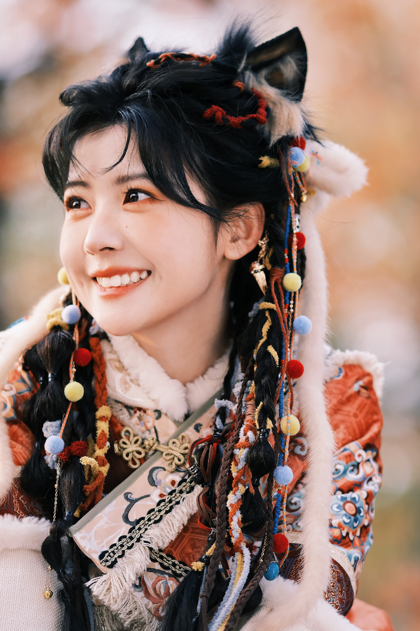 赖美云古风写真:奶里奶气的小狼仔