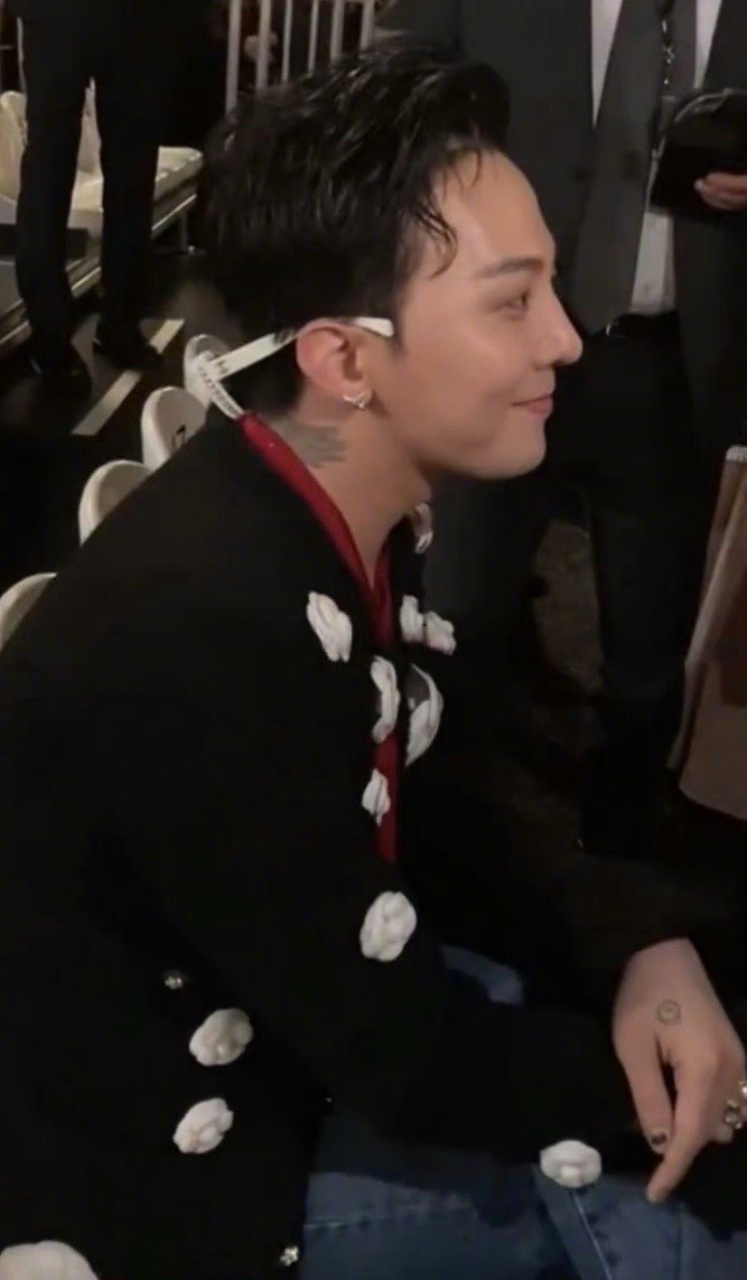 中韩最潮的两个男人王一博权志龙同框了