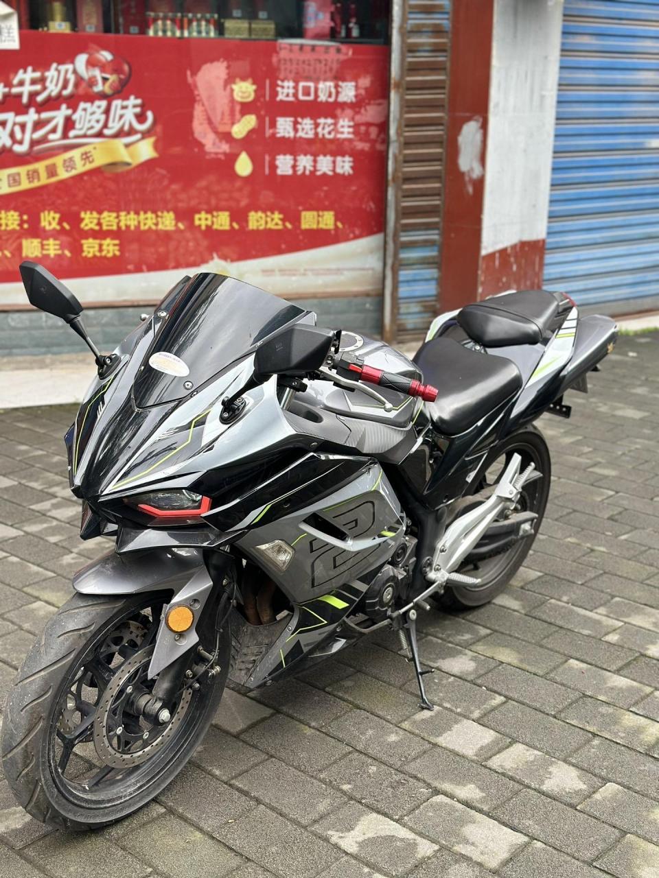 大力神h2一台.h2大跑车精品车一台! 20年上户,两千多公里!过户一次!