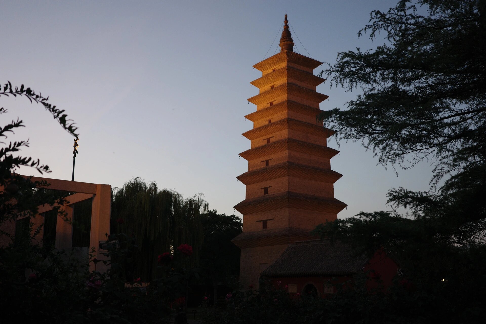 正定古城|开元寺须弥塔 开元寺始建于东魏兴和二年(540年),寺内现存
