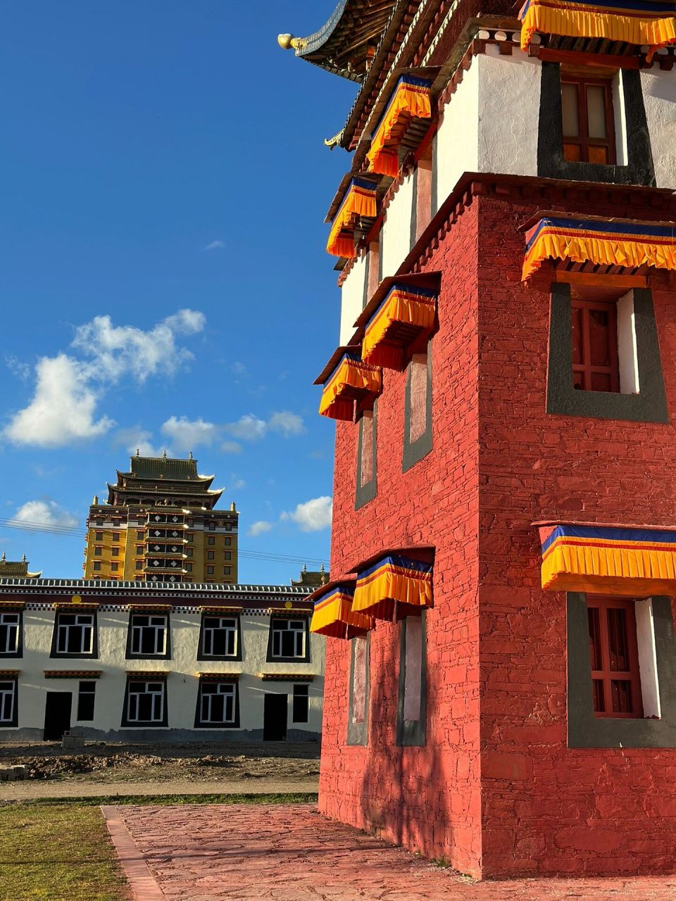 甘南环线最值得的一个寺庙:各莫寺 实际上各莫寺已经属于四川阿坝县了