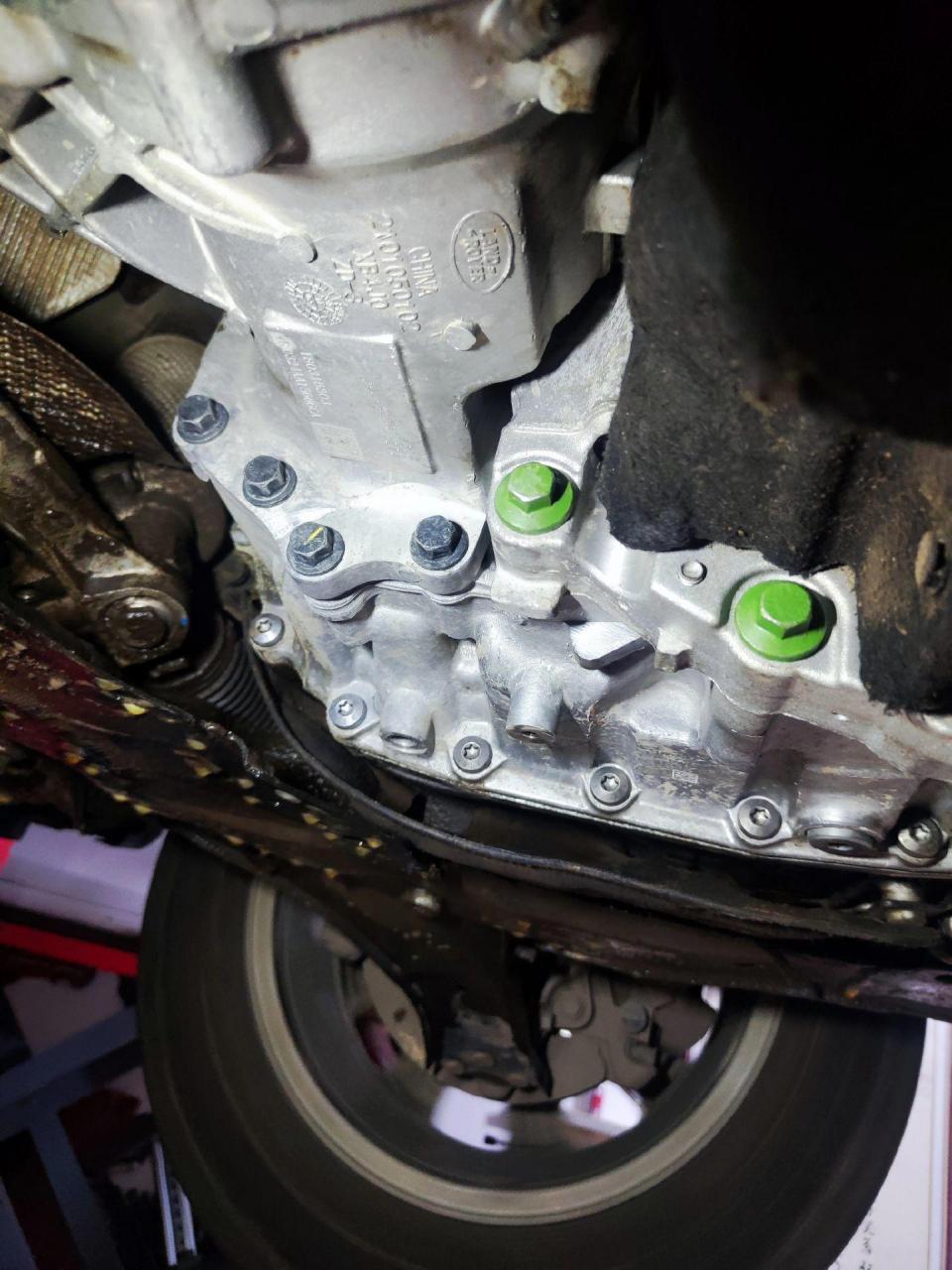 路虎9速分动箱漏油通病,有改进方案,药到病除专业的事交给专业的人