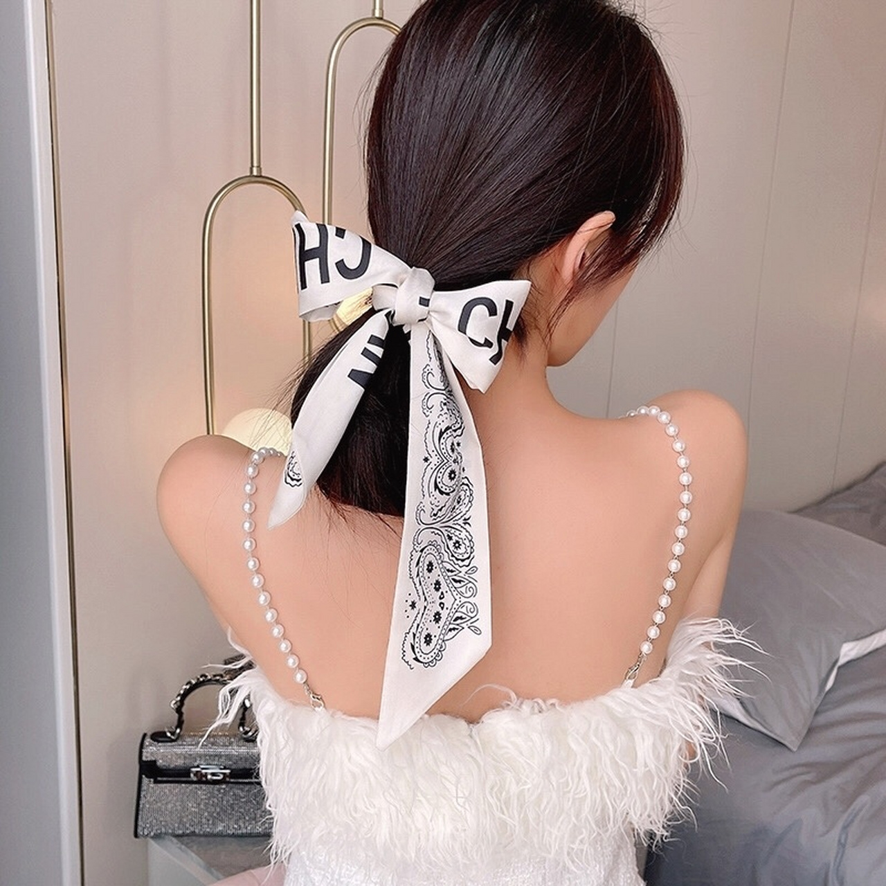 高级感女生背影头像|壁纸 世界上只有两种女孩最可爱,一种是记性不好