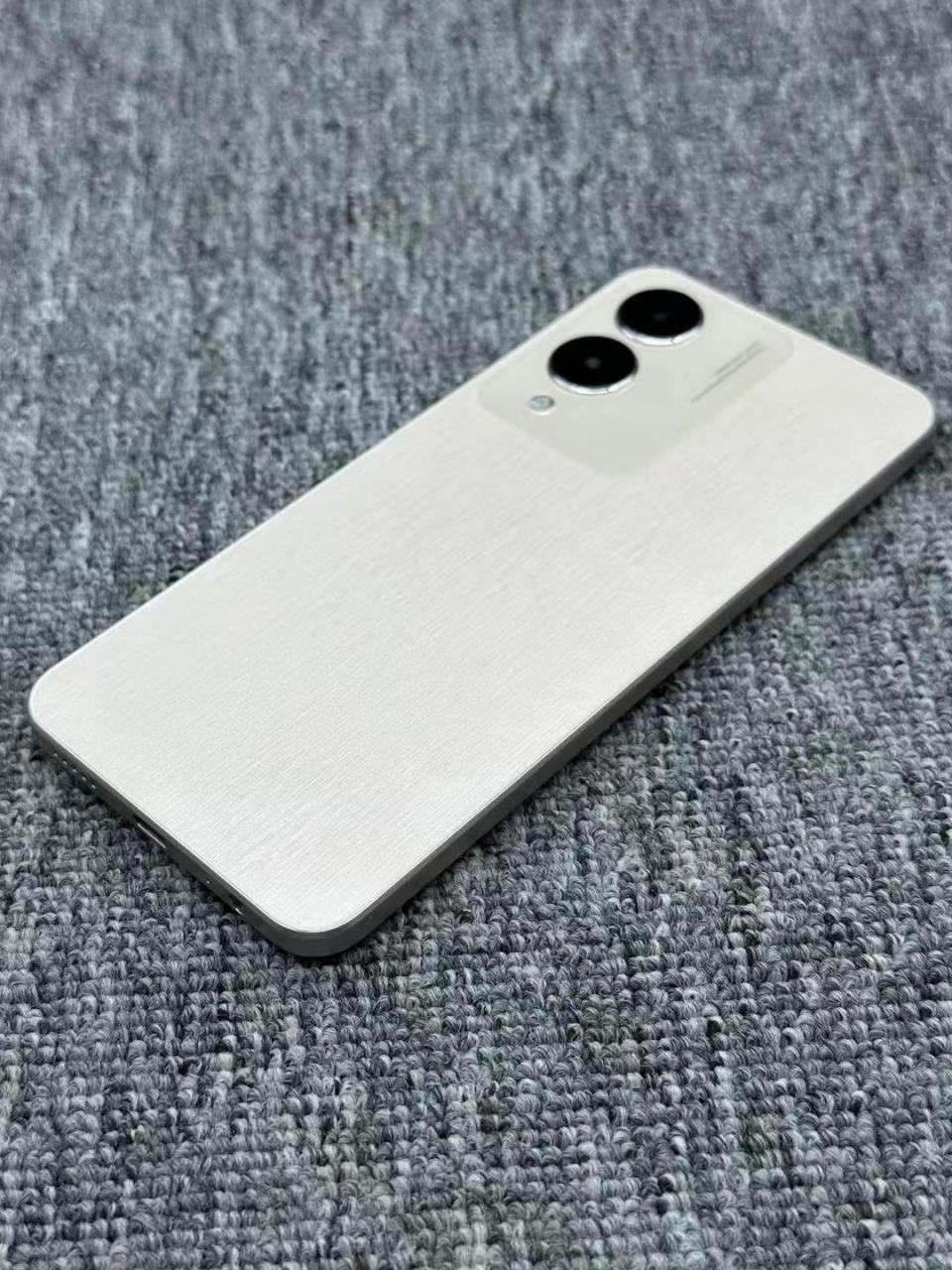 vivoy36,最美金色,6 6 128g内存,运行流畅整机没有任何划痕拆封未激活