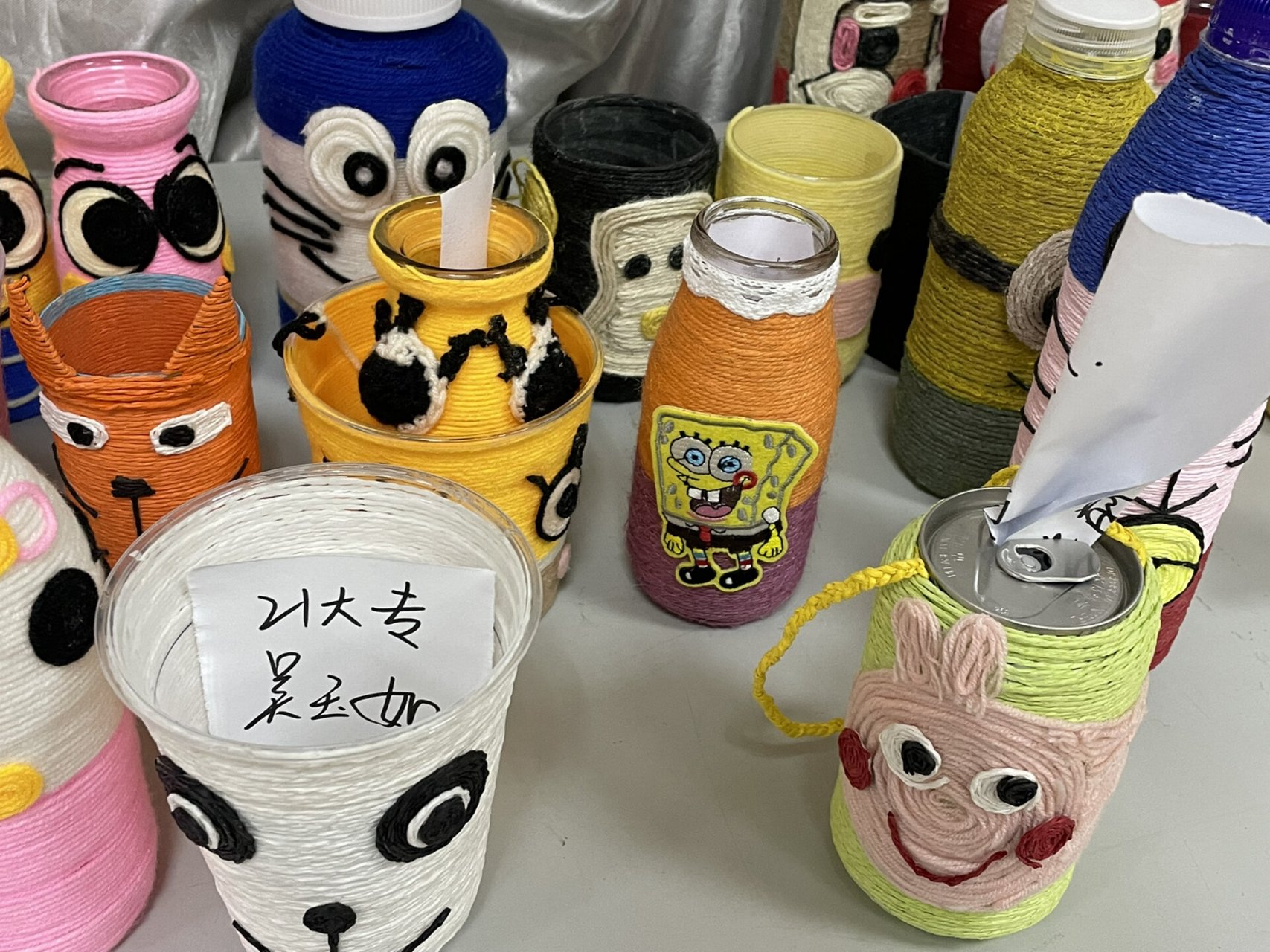 毛线瓶子手工 塑料瓶子不要扔!把手工做起来装饰.