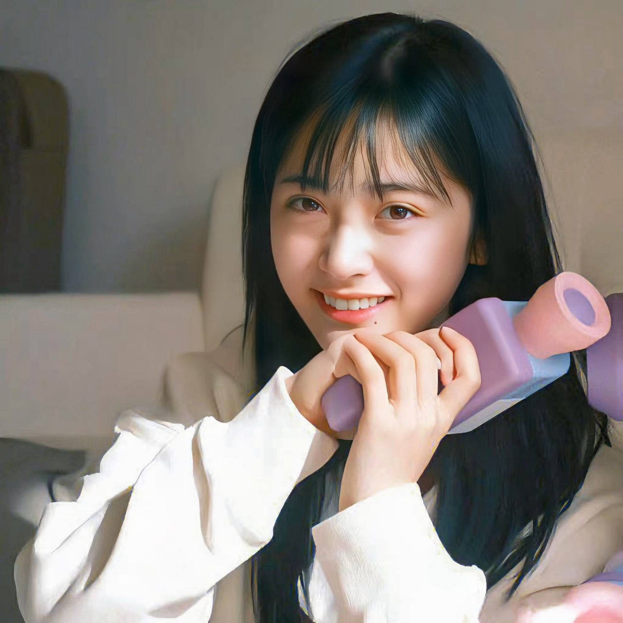 沈月捧花头像#她来了她来了,沈月带着新头像走来了!