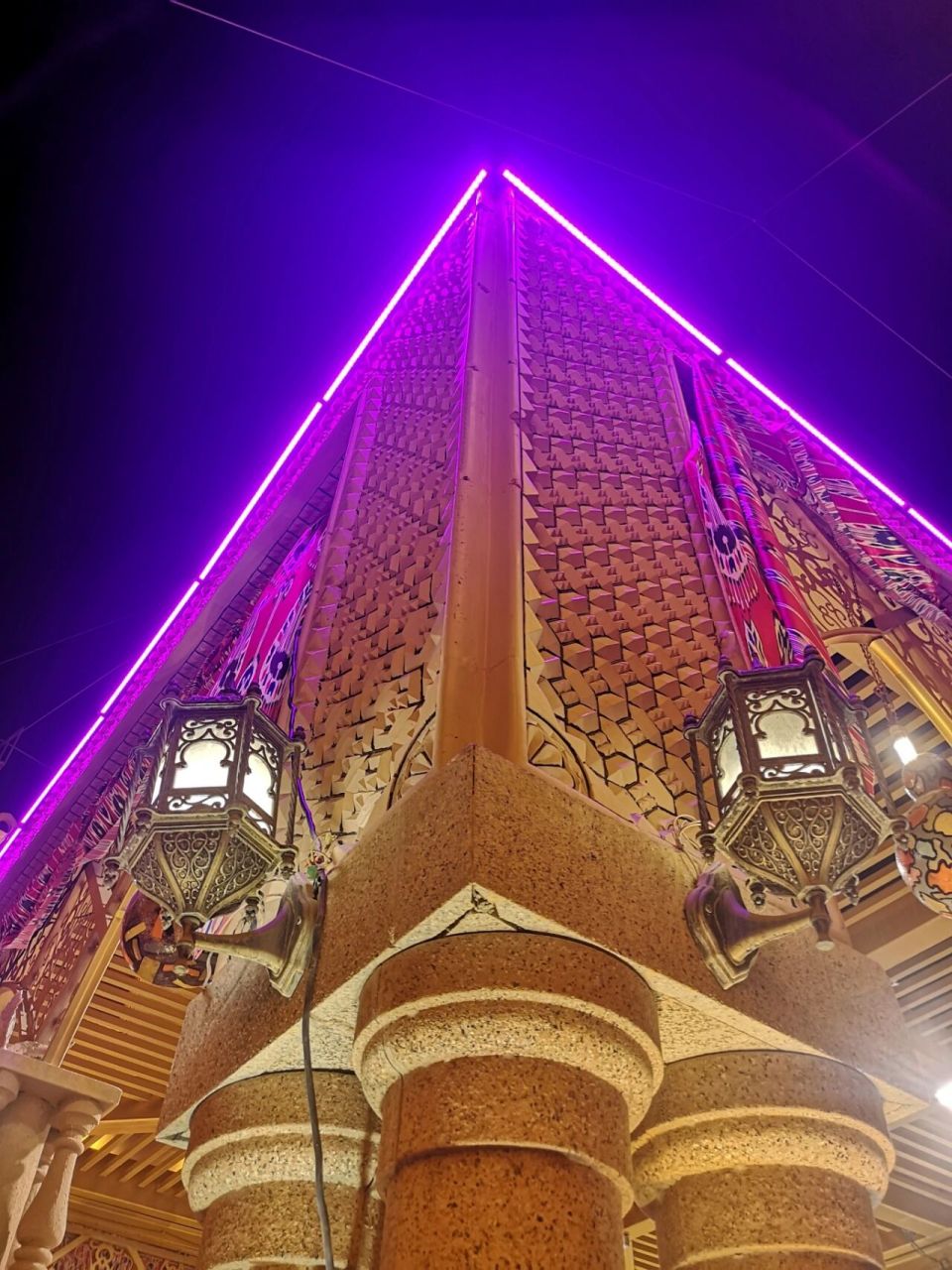 已成为和田市区知名网红打卡地,导航和田市游客服务中心就可以找到