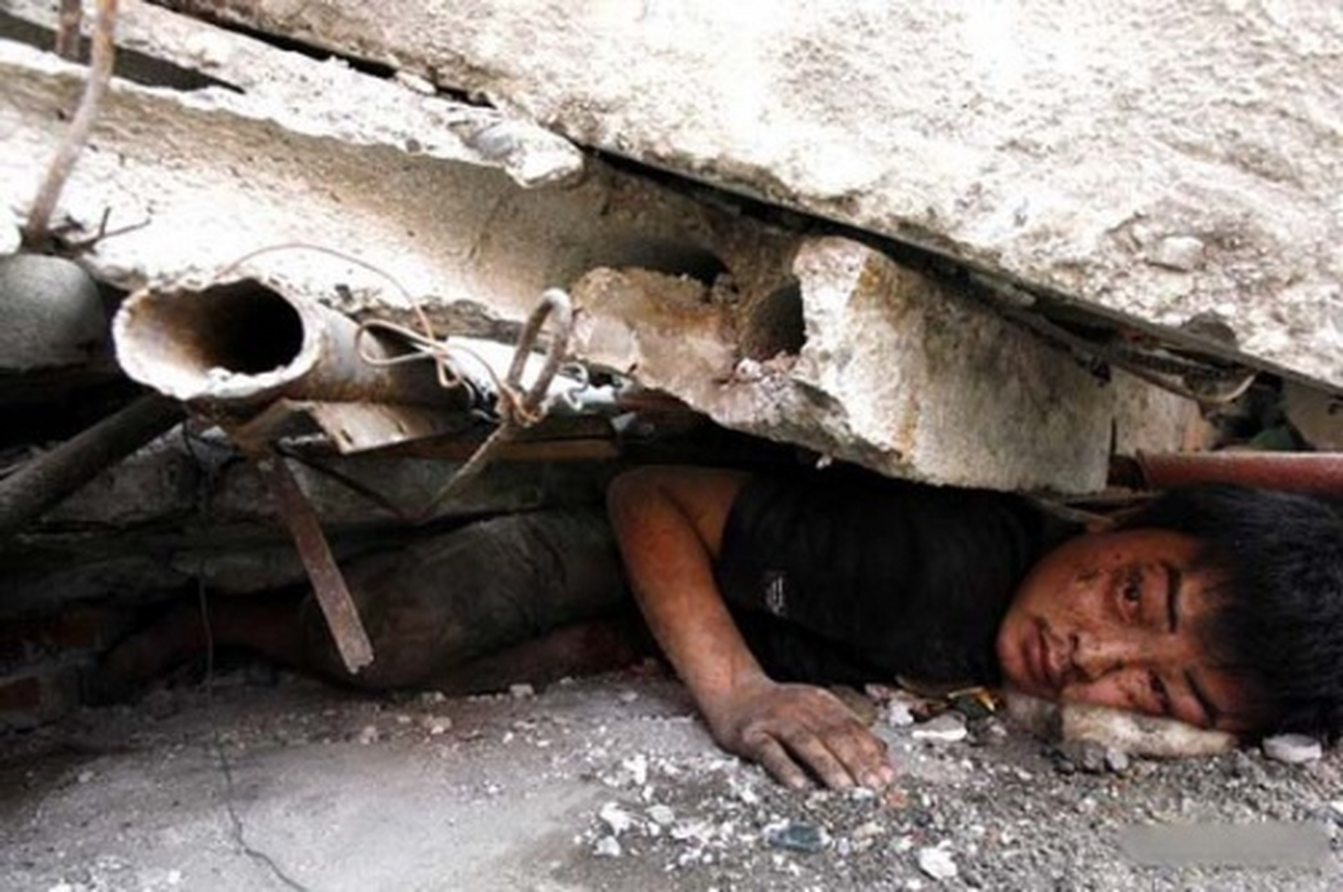 陈坚,汉族,2008年5月15日在汶川大地震中遇难,时年26岁