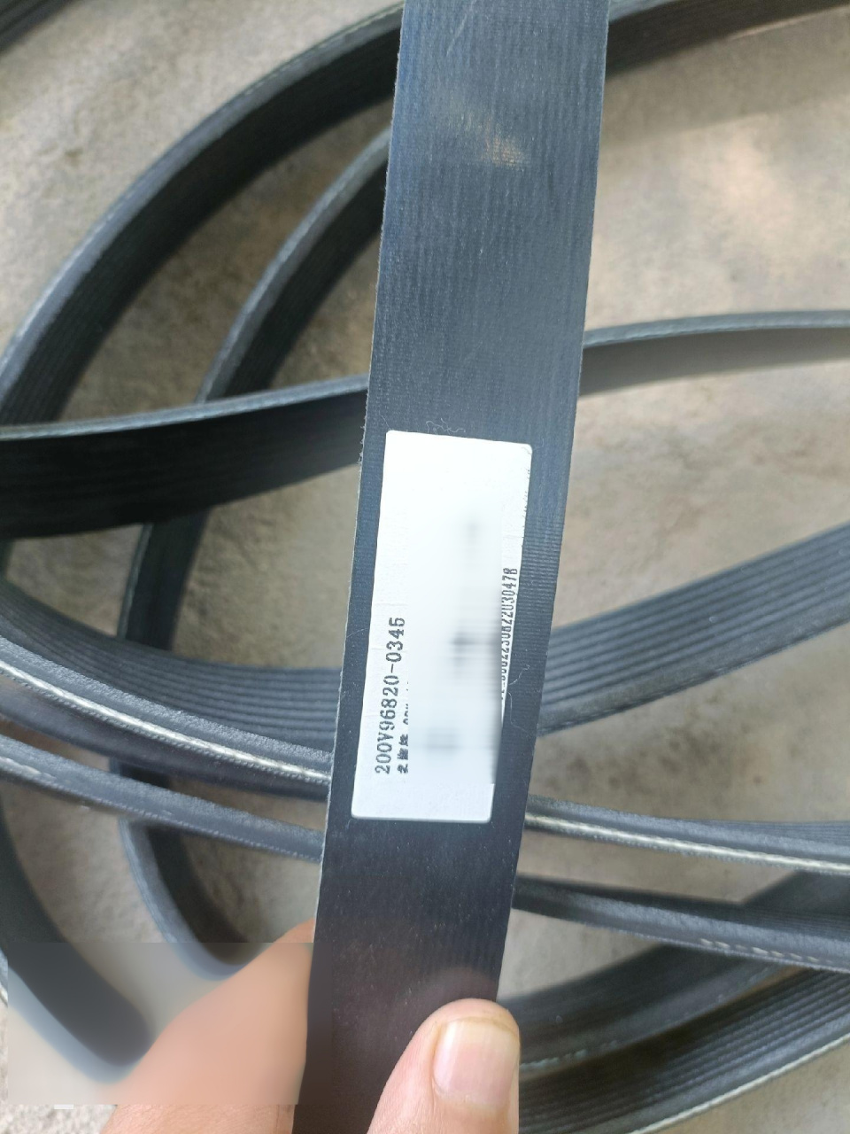 200v96820-0345重汽曼发动机原厂皮带!