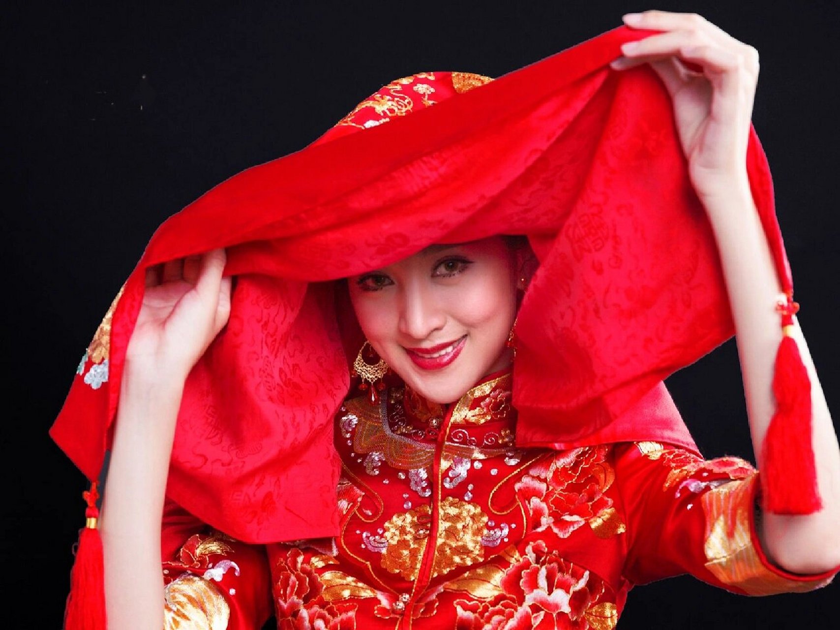 中式婚礼,新娘子出嫁为何要盖红盖头?