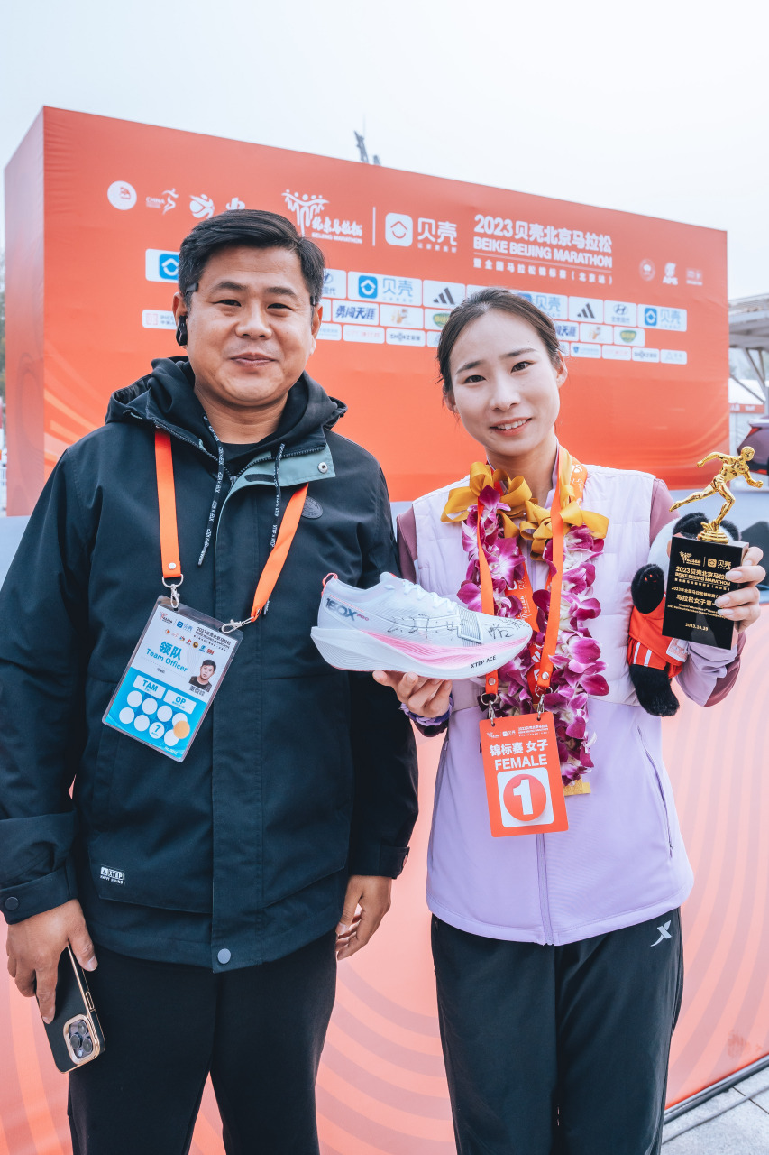 全运会马拉松铜牌得主路颖,在北京马拉松以2:27:49刷新pb,同时再次