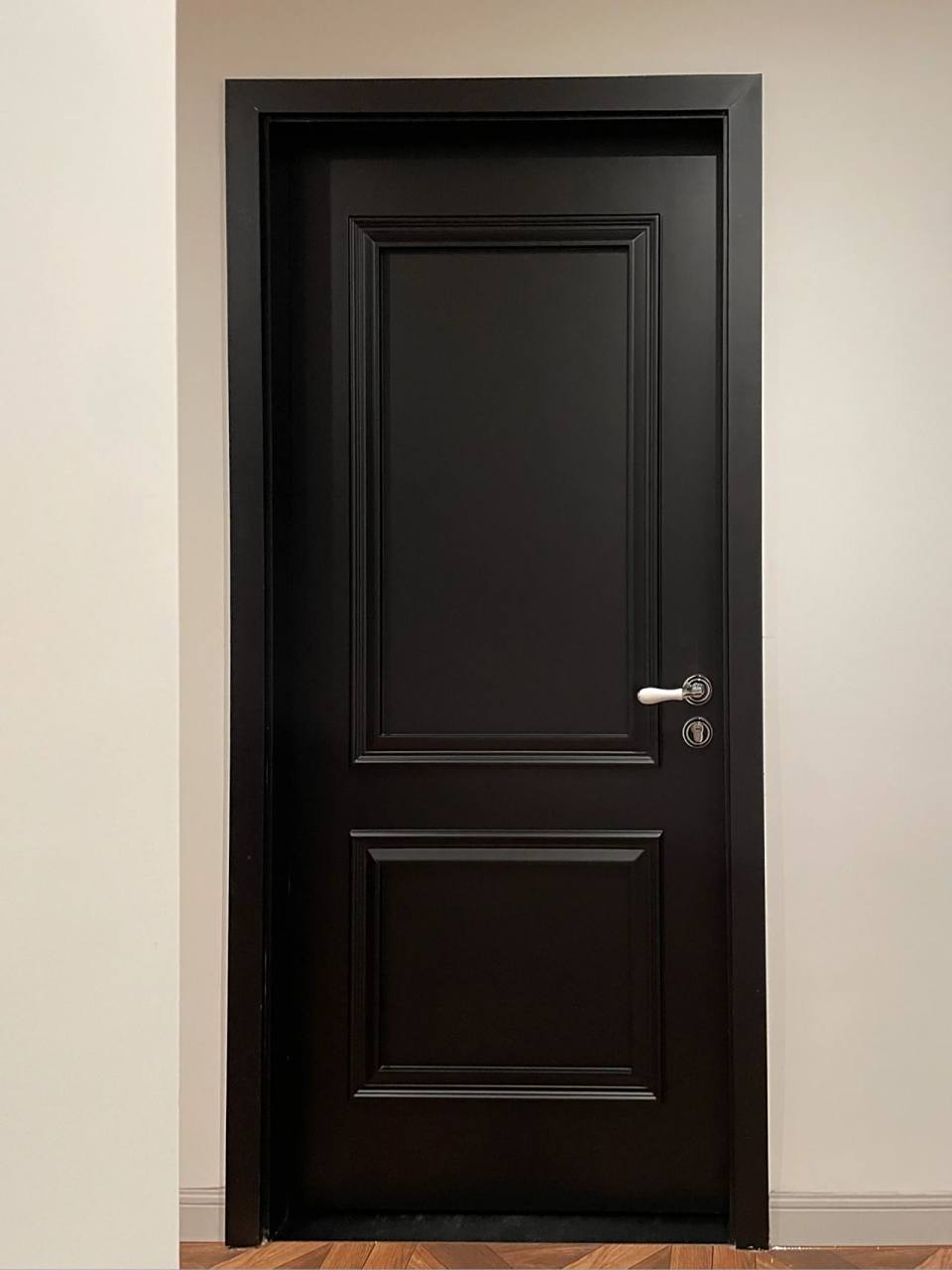 超爱我家的黑色复古实木门06 之前分享我家的黑色入户门97了 今天