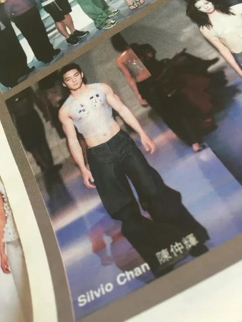 吴彦祖早期走秀图!