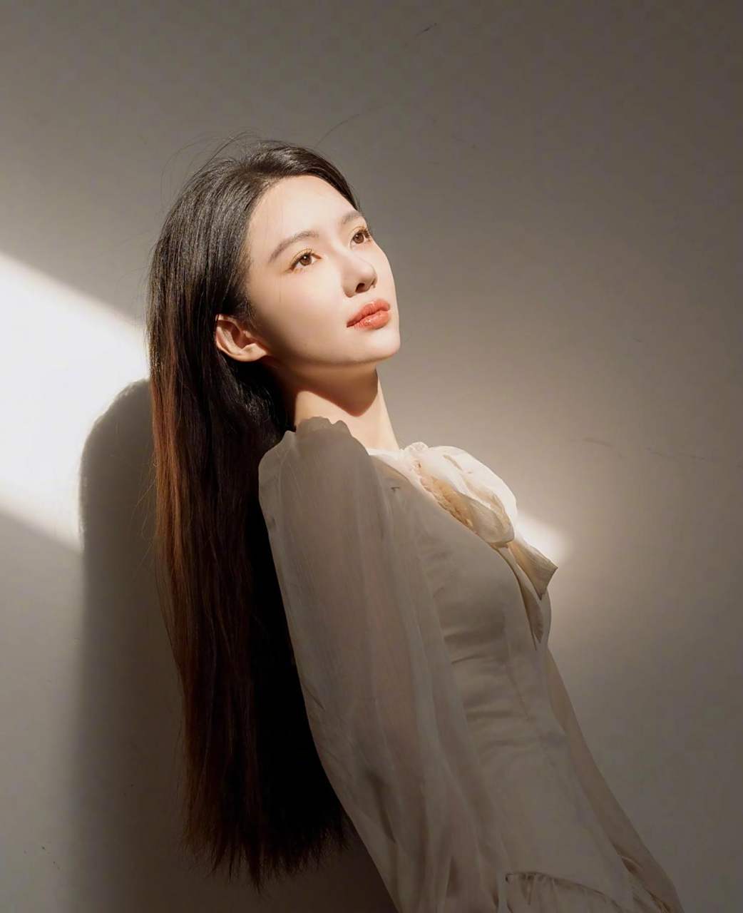 演员刘萌萌柔美优雅,清丽可人!