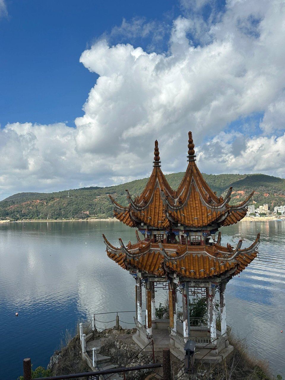 抚仙湖-孤山 抚仙湖据说是昆明人的后花园?