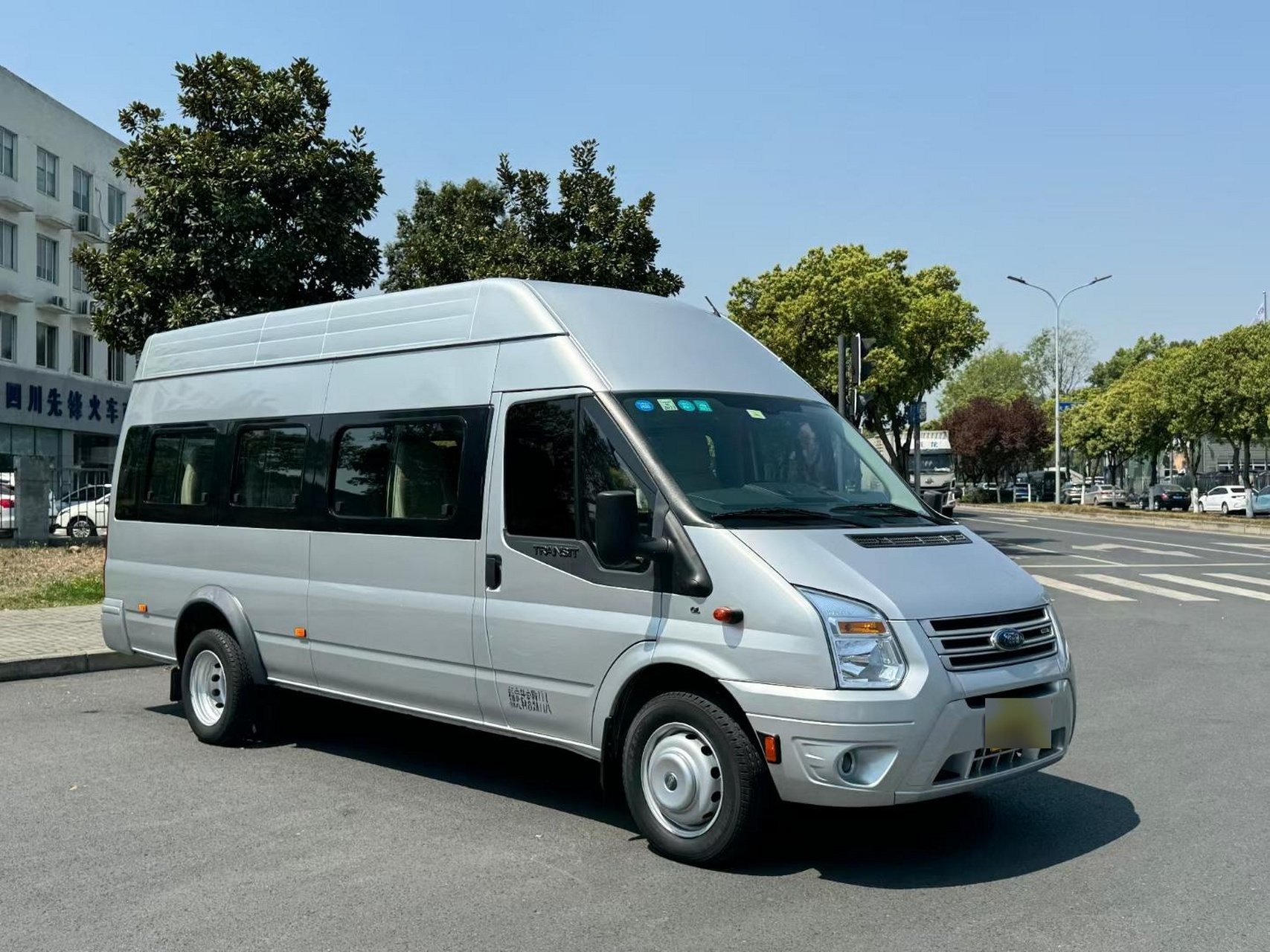 福特新世代全顺,大型普通客车,高顶17座,非营运,国五排放