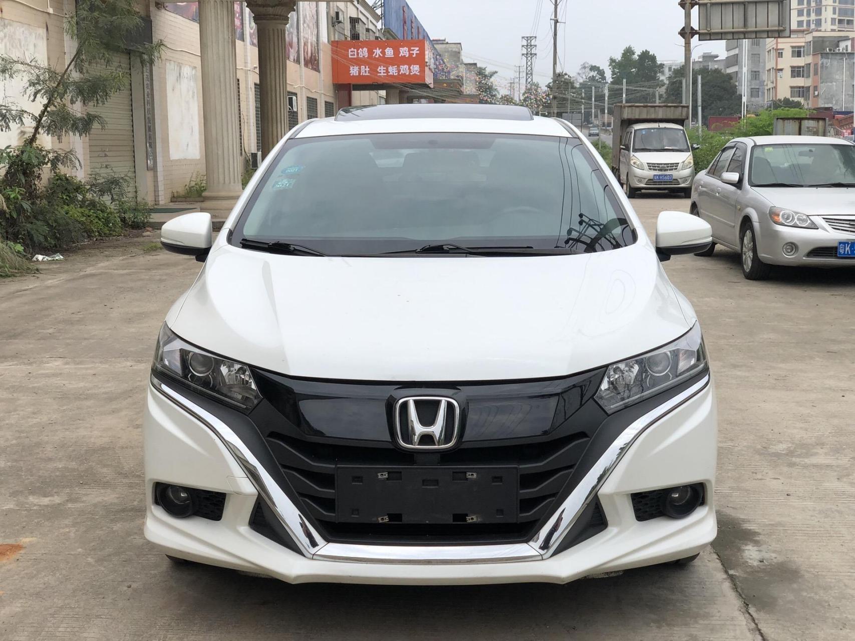 一手车2017年本田竞瑞1.5自动波天窗,最美的白色,仅行驶3.