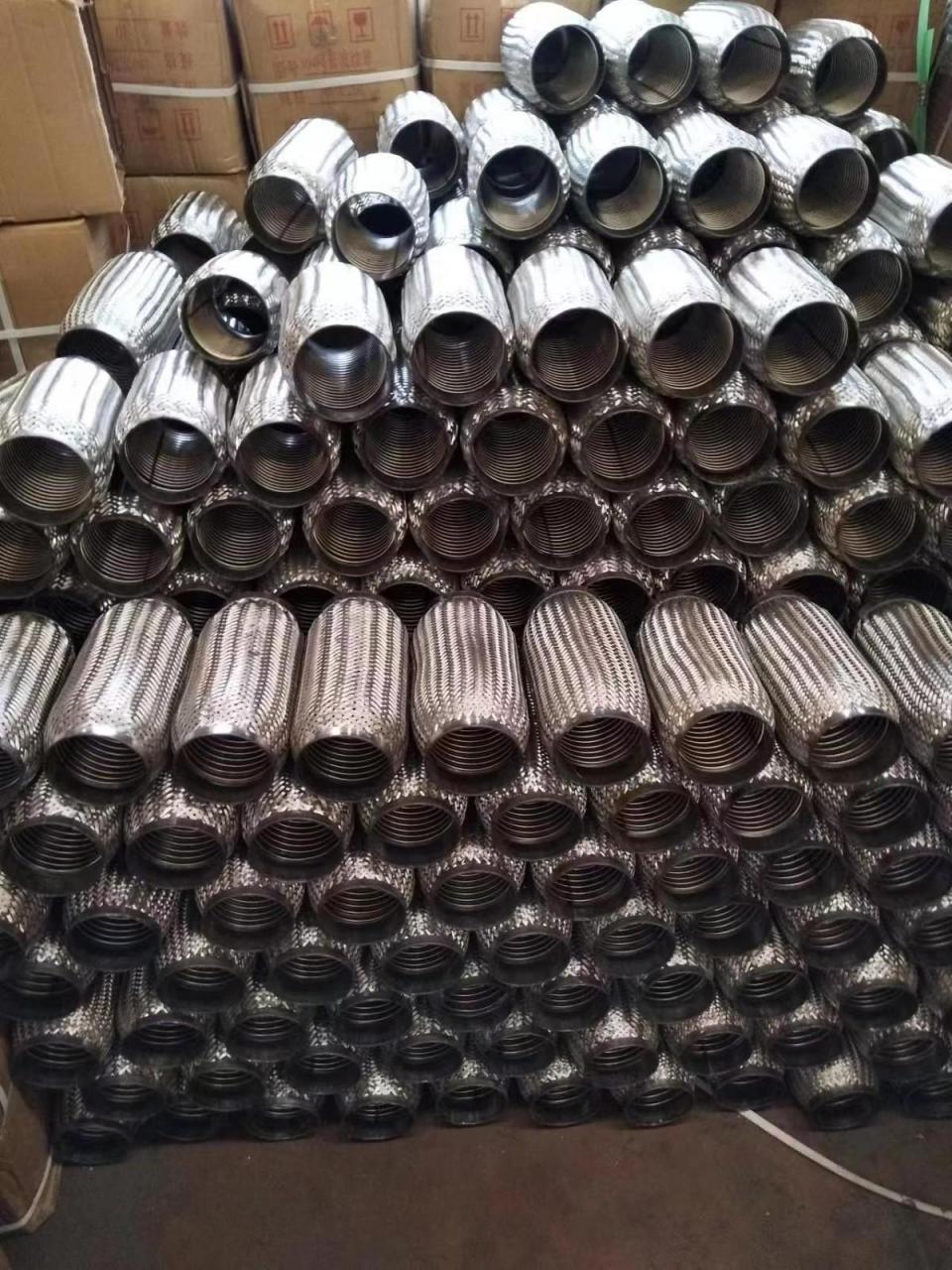 汽车消声器软连接的安装也十分方便,只需要将其与排气管连接即可,不