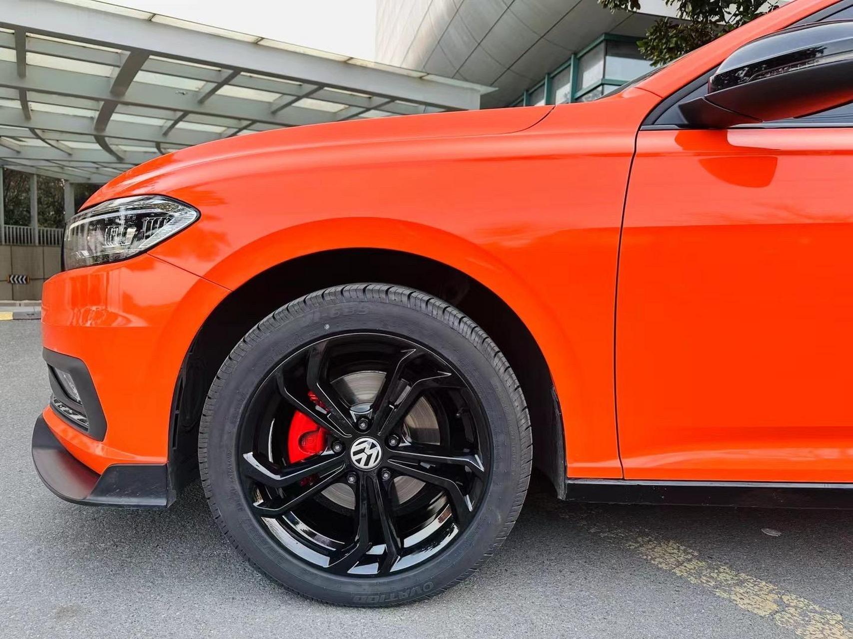 大众朗逸升级17寸黑武士刀锋轮毂.