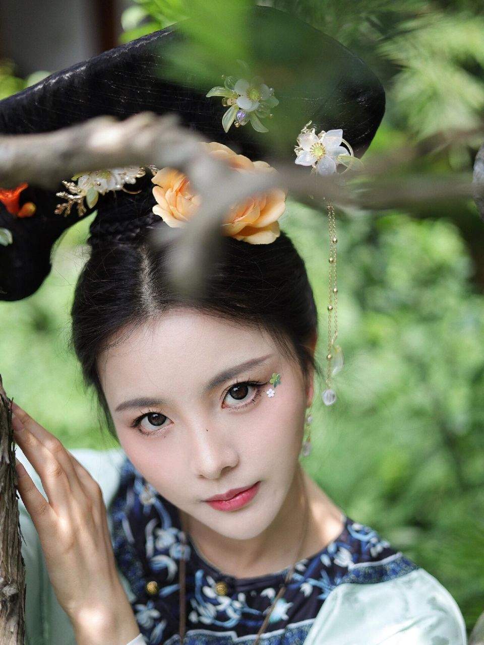 第一次拍清宫服旗装写真 很喜欢93 希望能更多尝试不同的风格 拍