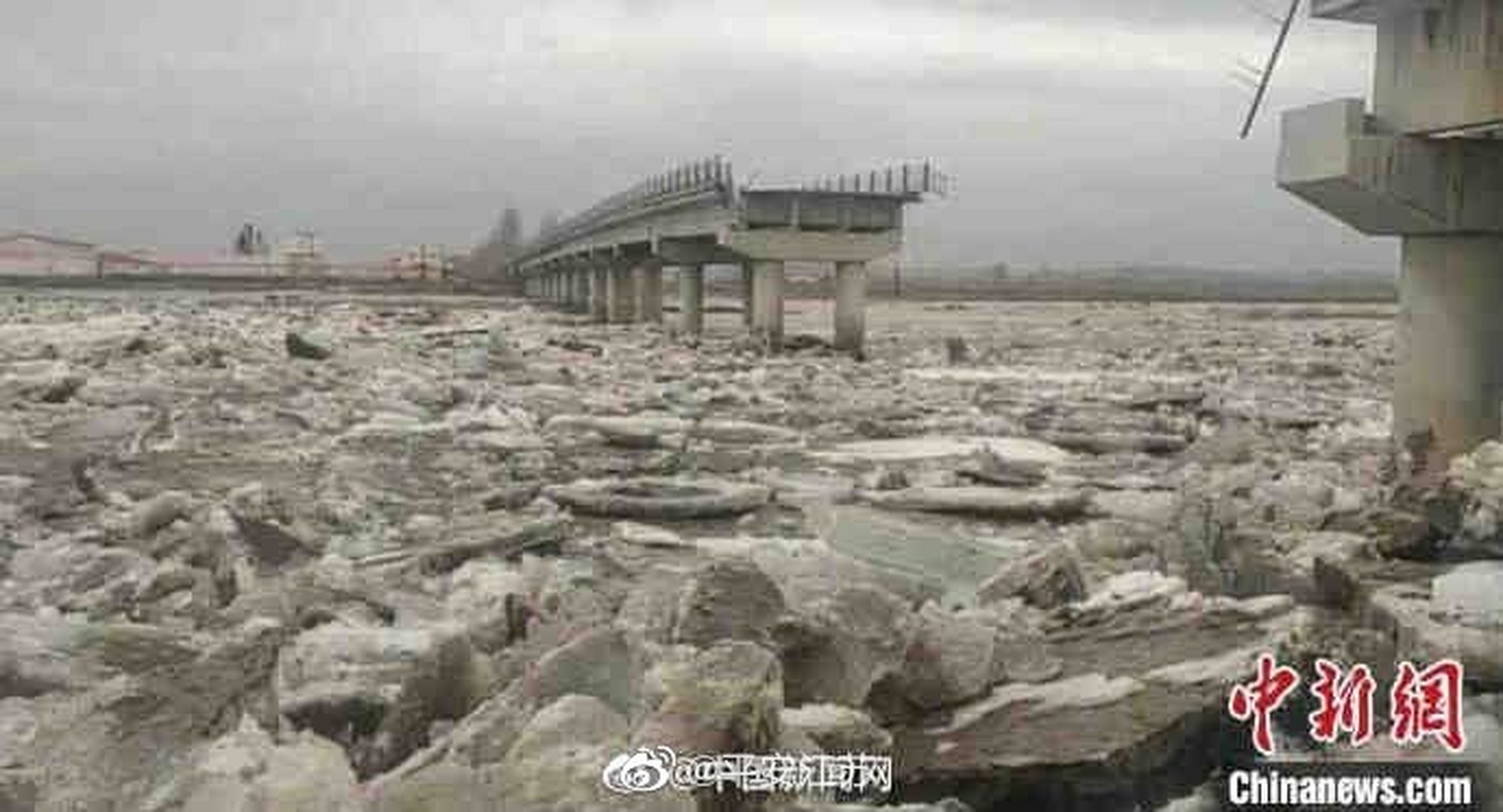 3月29日,哈尔滨方正县境内新兴大桥突然出现垮塌,事故未造成交通事故