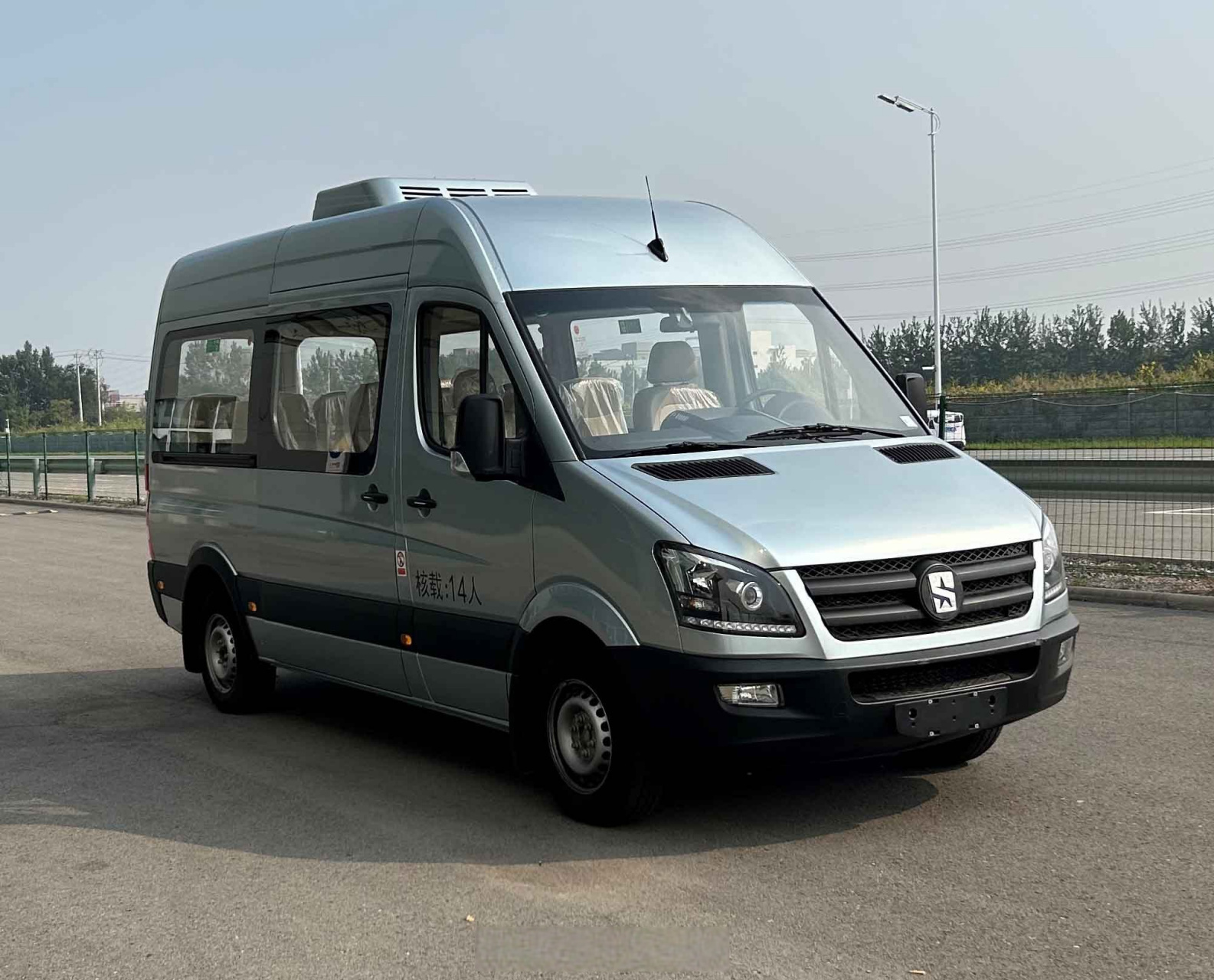 9米轻客,10-14座,动力来自玉柴2.