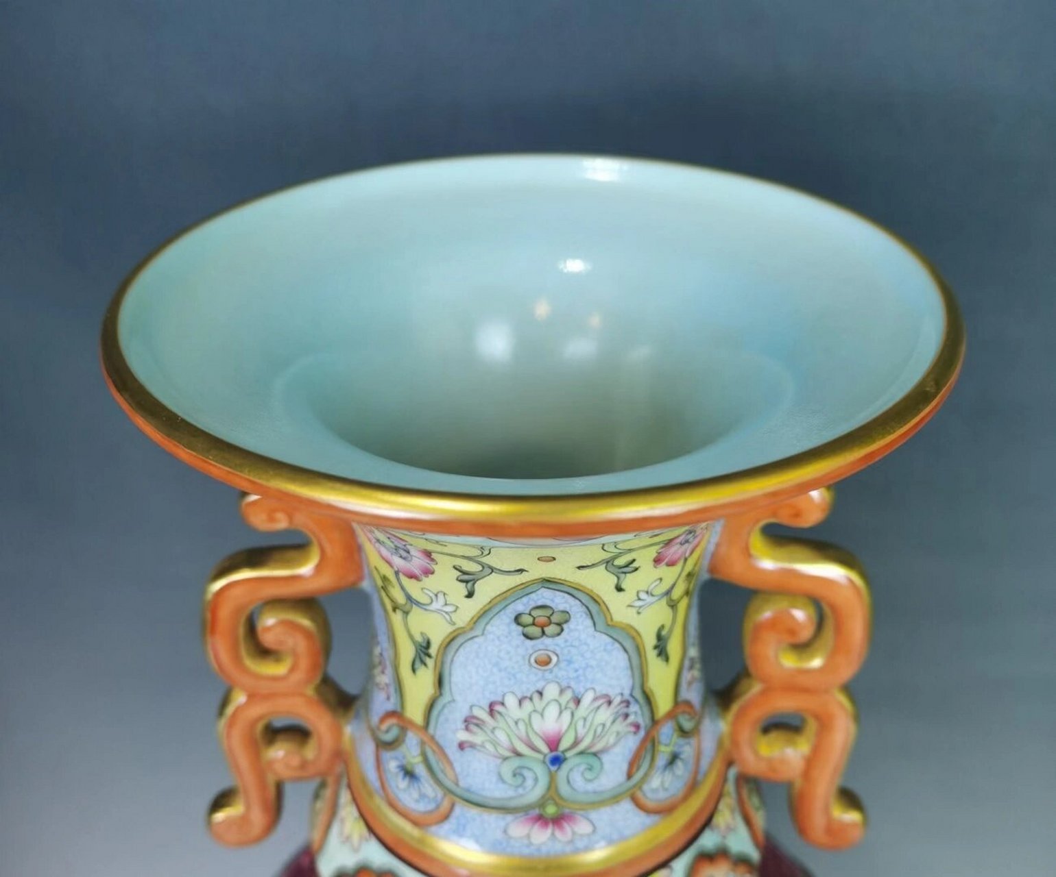 乾隆洋彩交泰转心瓶 乾隆高货重器放漏,喜欢联系.