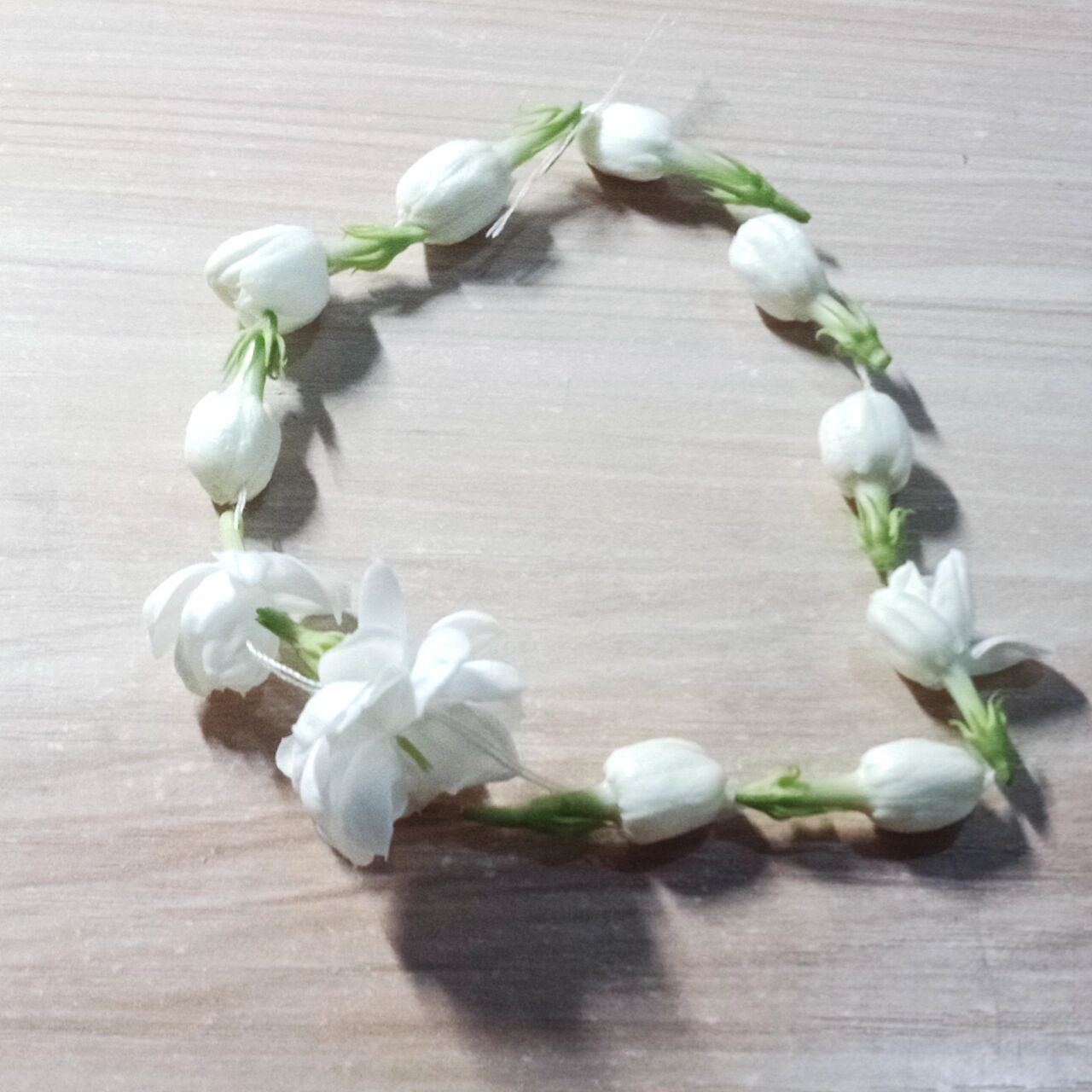 茉莉花手串制作教程 去不了杭州,总要给自己做一串茉莉花手绳吧 🍃