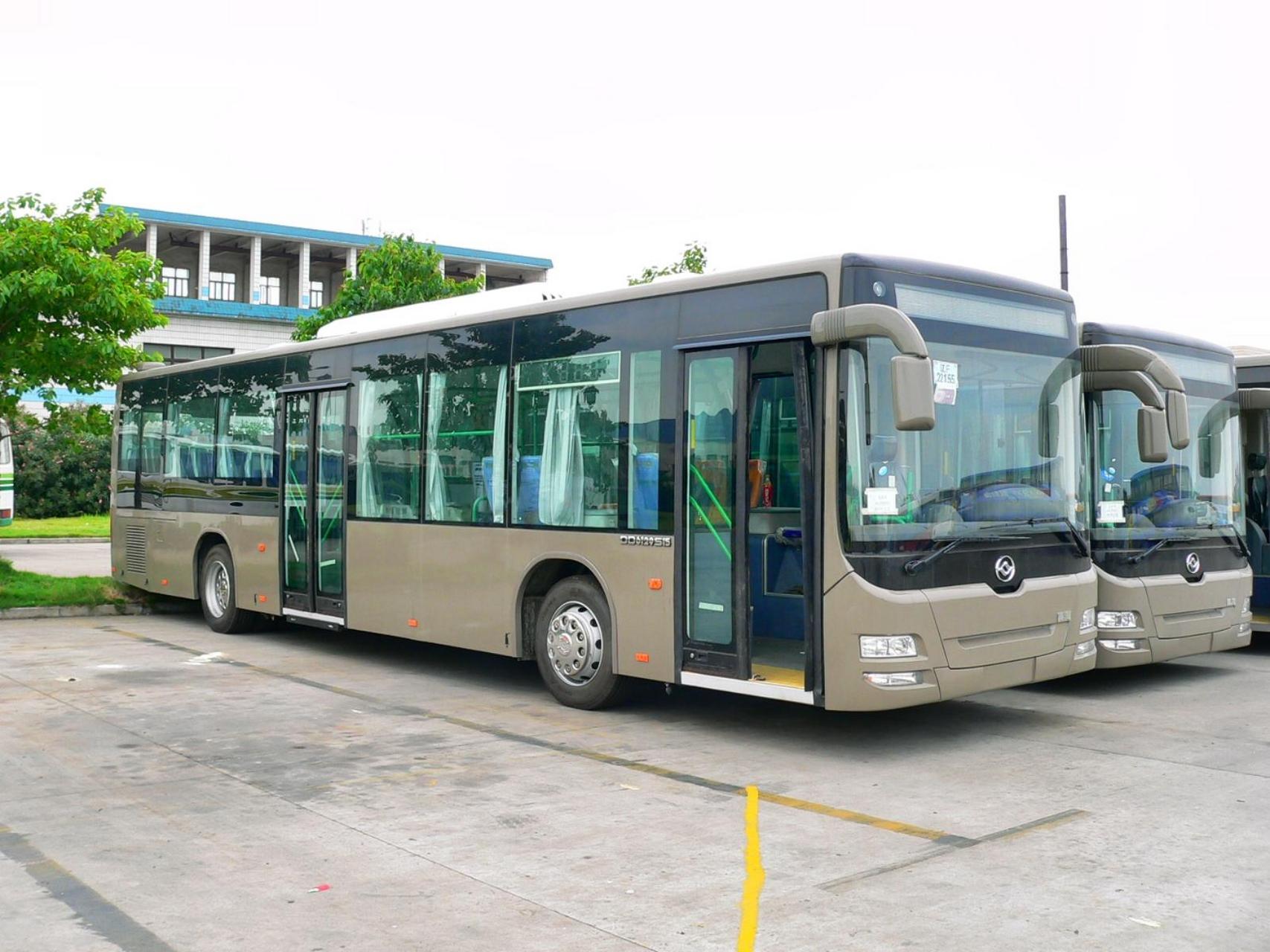 2006年,新车到场的dd6129s15绿色出行低碳又环保 黄海客车