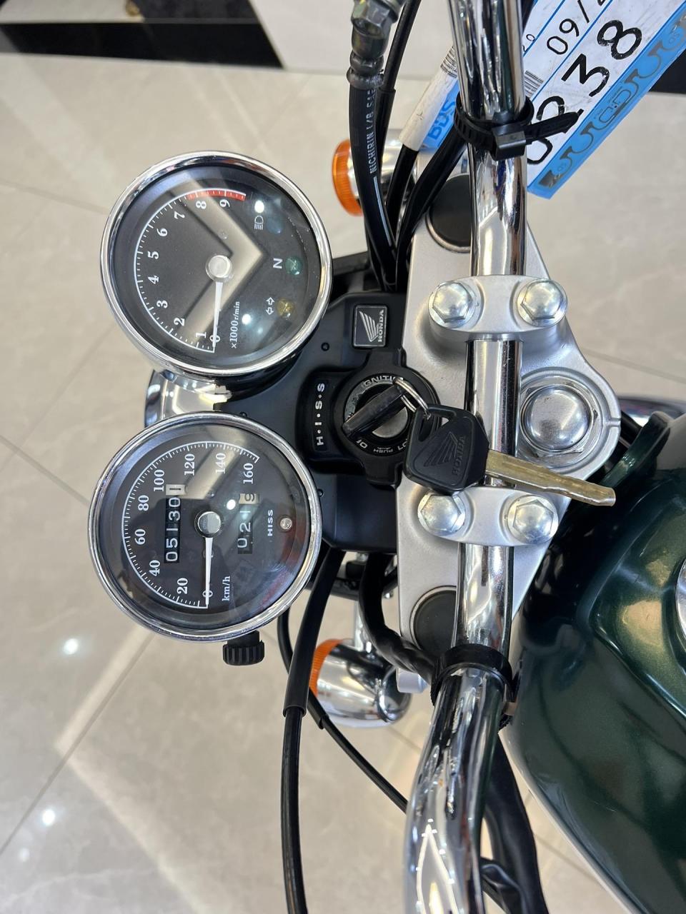 08末代墨绿版本田棍王cb400ss 细节图,,细节到每个细节.原厂出厂胎!