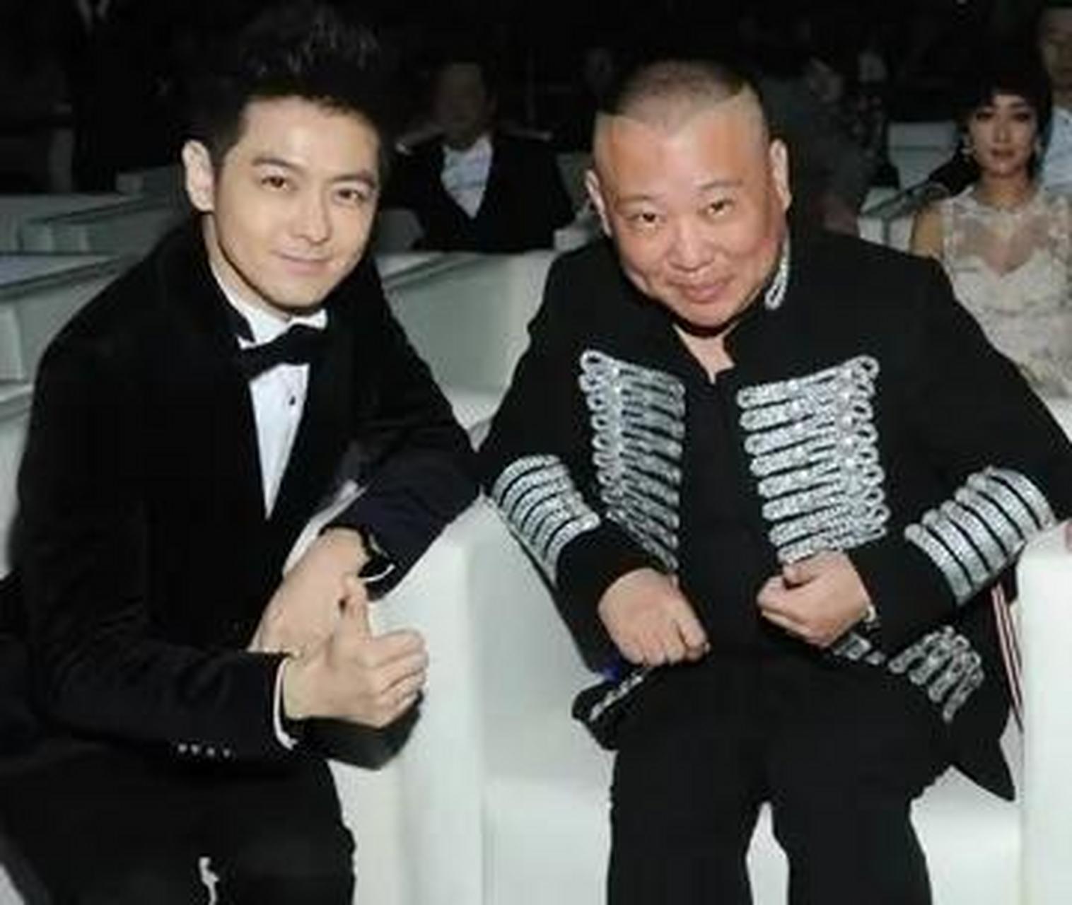 2018年,赵雅芝去养老院慰问老人时,发生了件尴尬的事.