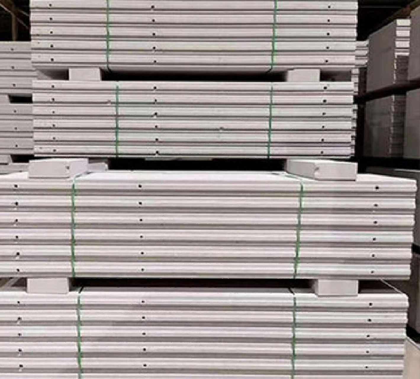 alc蒸压轻质砂加气混凝土板的特性 蒸压轻质加气混凝土板采用石英砂