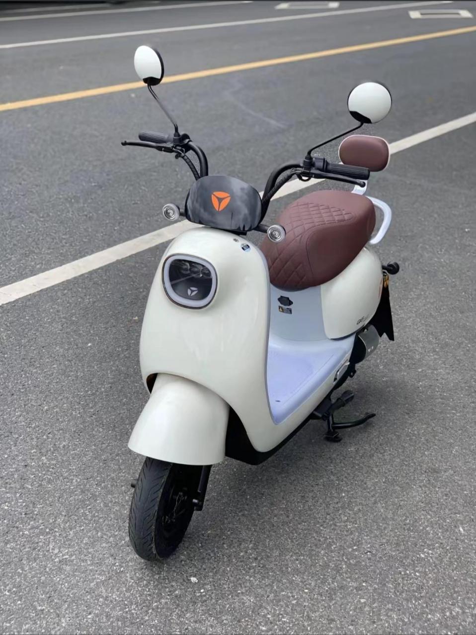 雅迪q6青春版碟刹 轻巧玲珑造型 碟刹稳定制动 nfc智能刷卡控车 叫梃