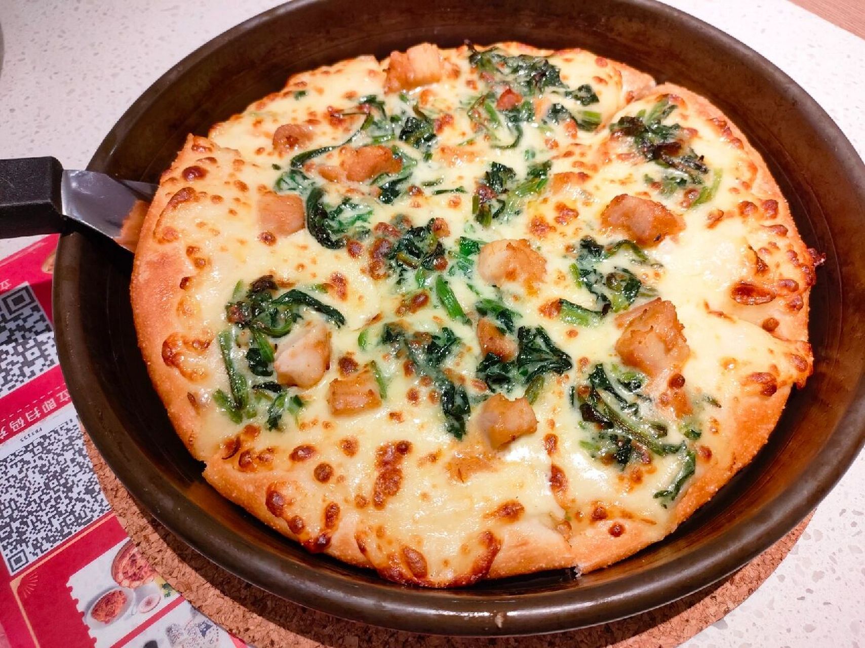 必胜客披萨铁盘和手拍哪个好吃97 来测评一下必胜客59元两个披萨