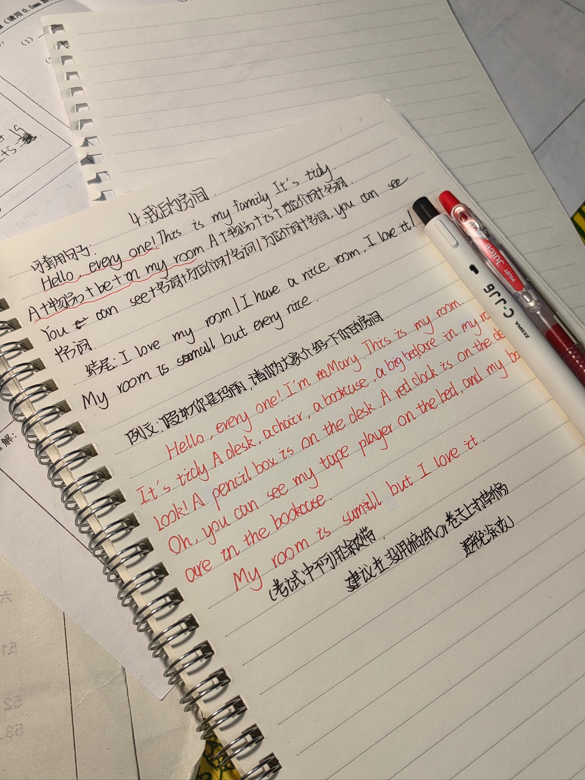 初一上英语期中作文考点《我的房间》