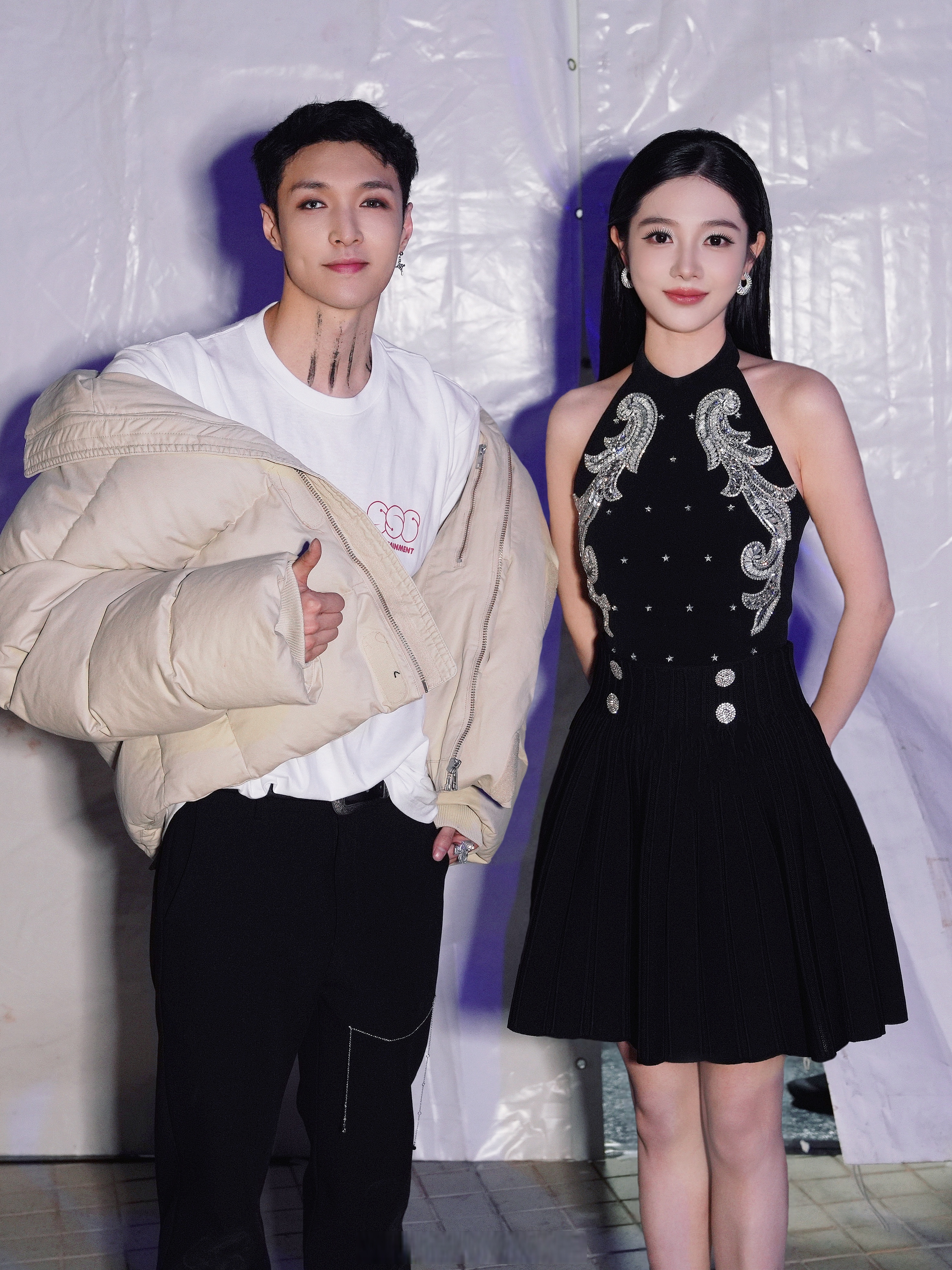 张艺兴业务能力超强 现场燃炸了 在线许愿 新的一年我一定要看一场他