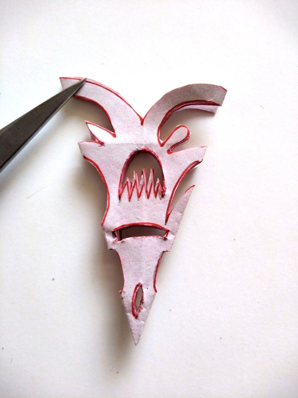 五角折剪纸,儿童手工剪纸窗花【附教程】 今天来分享五角折剪的一个