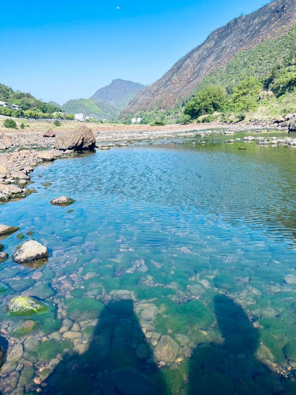 千峡湖的正确打开方式——自驾无孩版 千峡湖位于青田县,适合自驾游