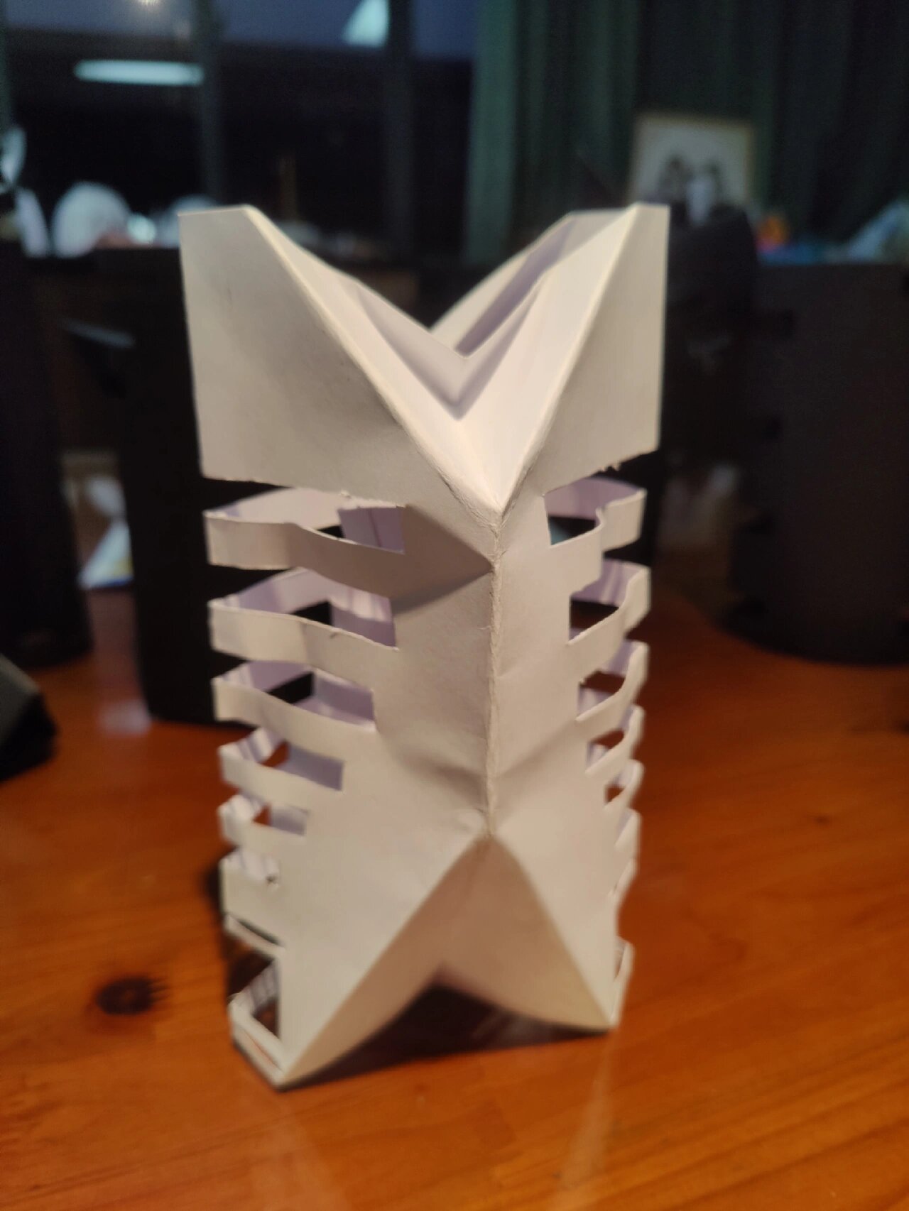 六年级美术课堂作业《纸柱造型