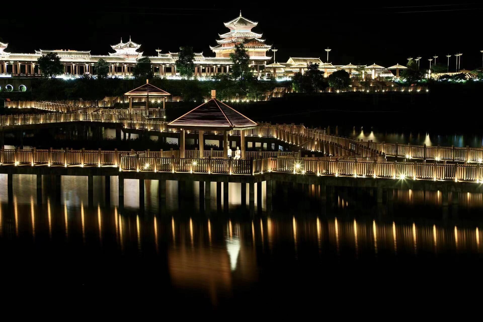 给自己三天时间,绝对够充足,而且能玩的很深度了.