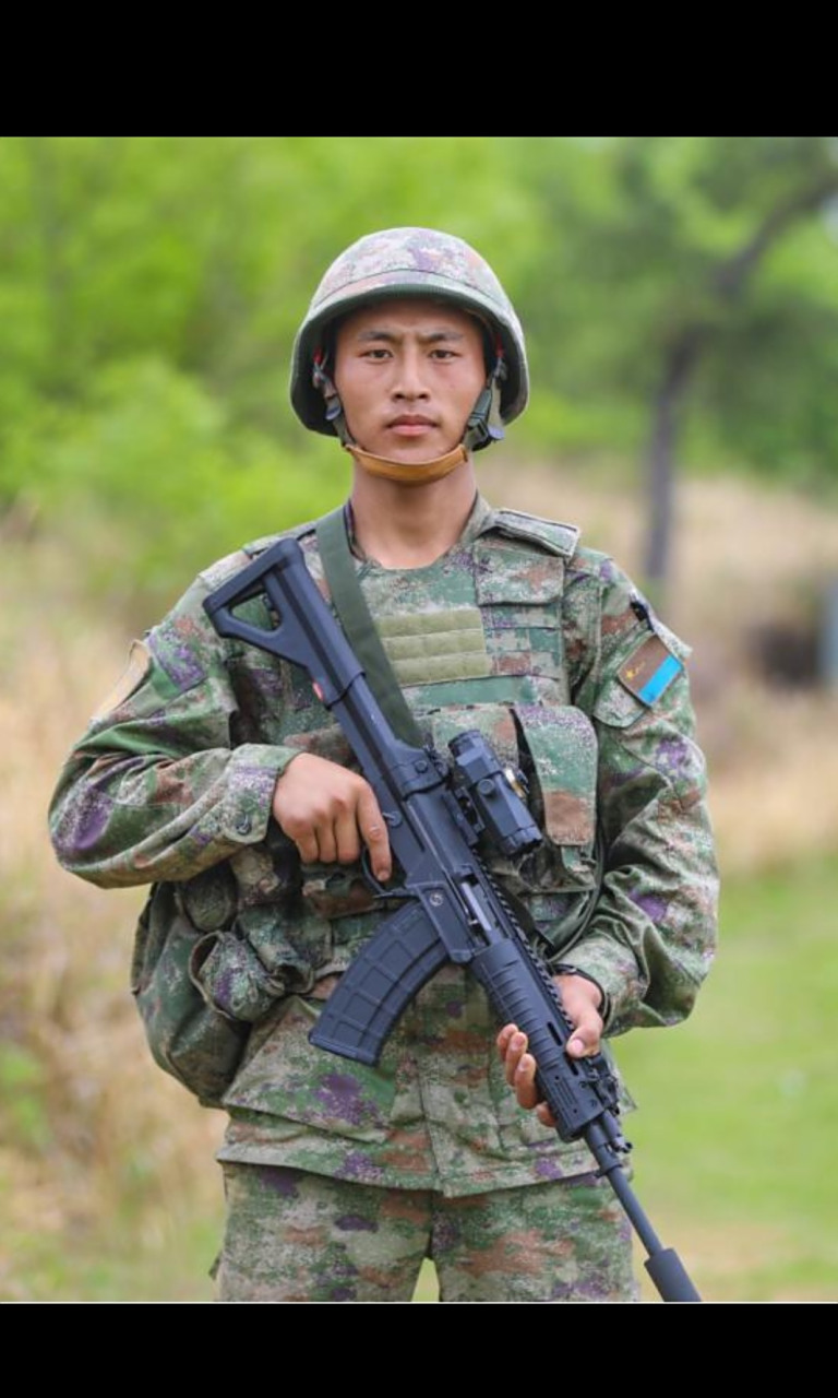 我空军装备20式枪族标准步枪,颜值不低