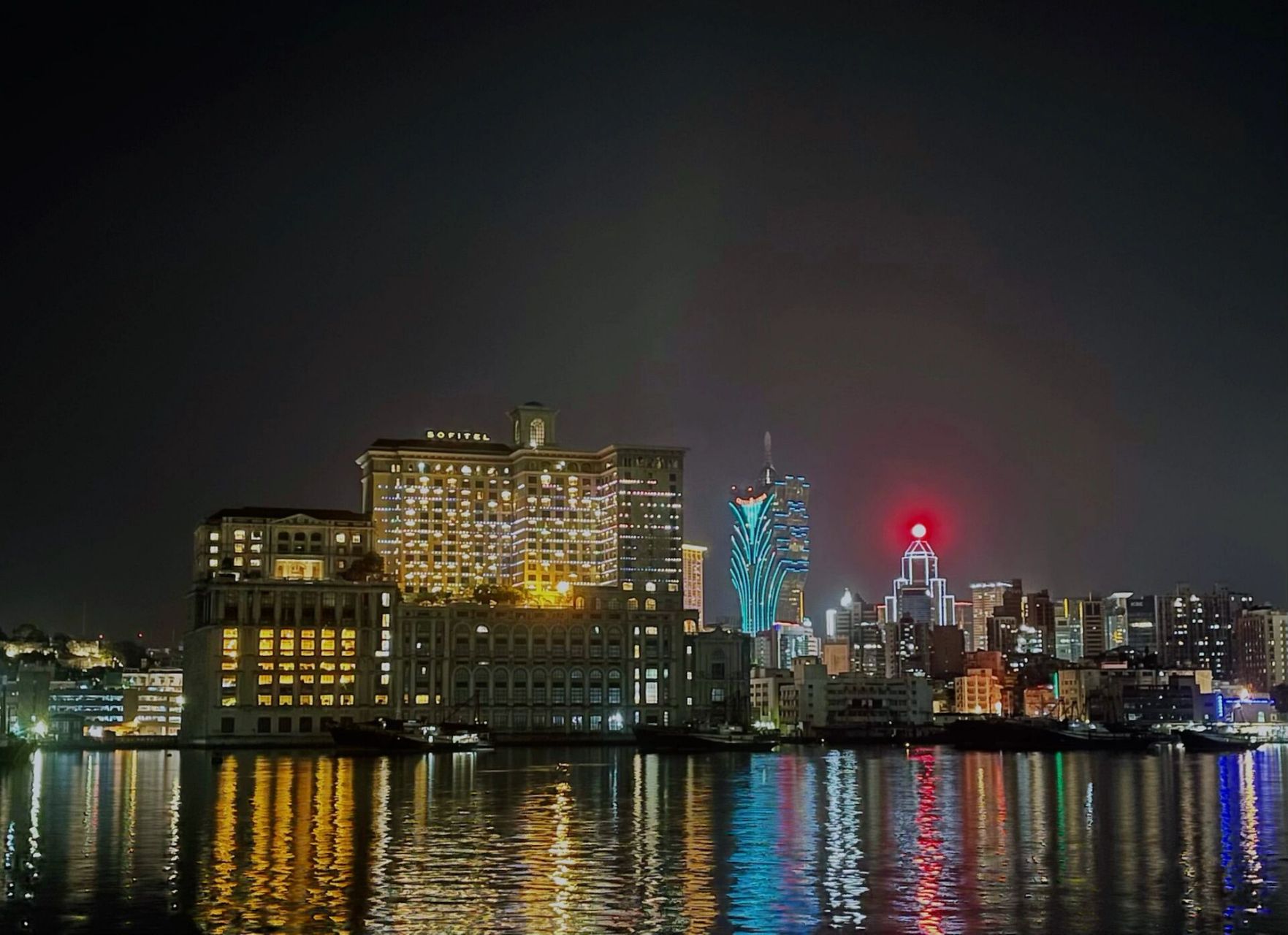 97珠海看澳门夜景 地址:凯旋门广场,湾仔码头