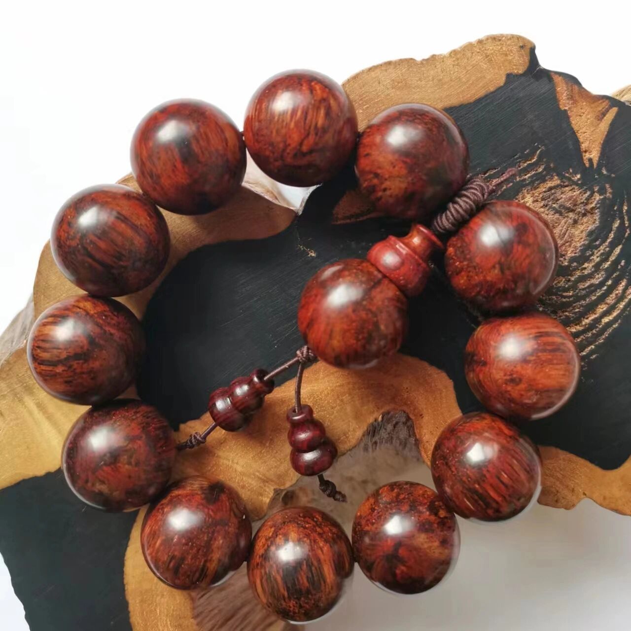 藤香木手串-堪称最接近海黄的手串 老挝藤香木,又称树香木,产于缅甸