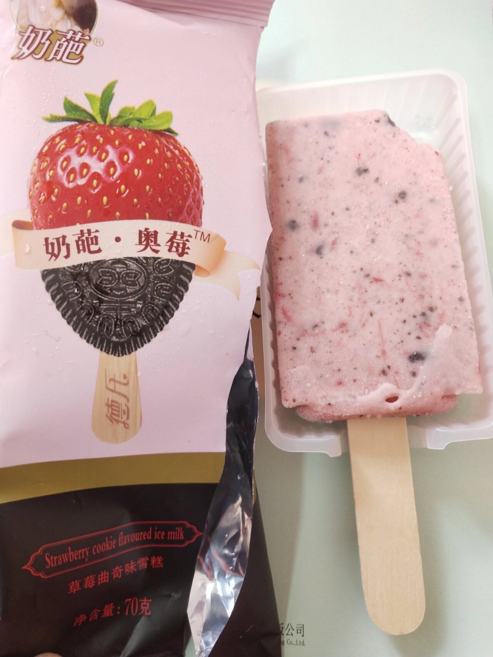德氏奶葩  这个冰棍3块钱,草莓味的好吃,不甜,很清爽的感觉,草莓与
