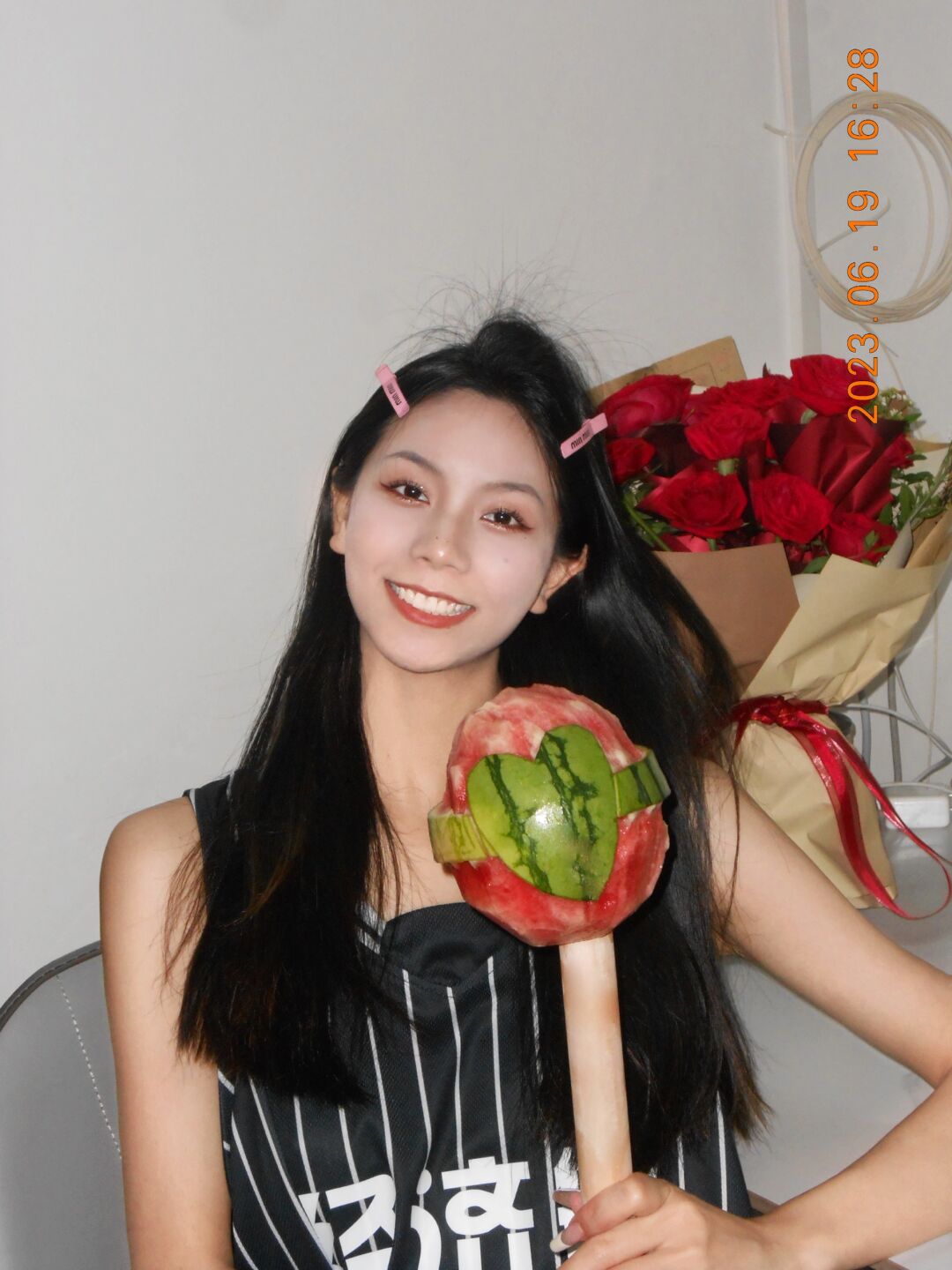 谁懂啊,晒伤会皮肤发红到脱皮,接着就是反黑 我前